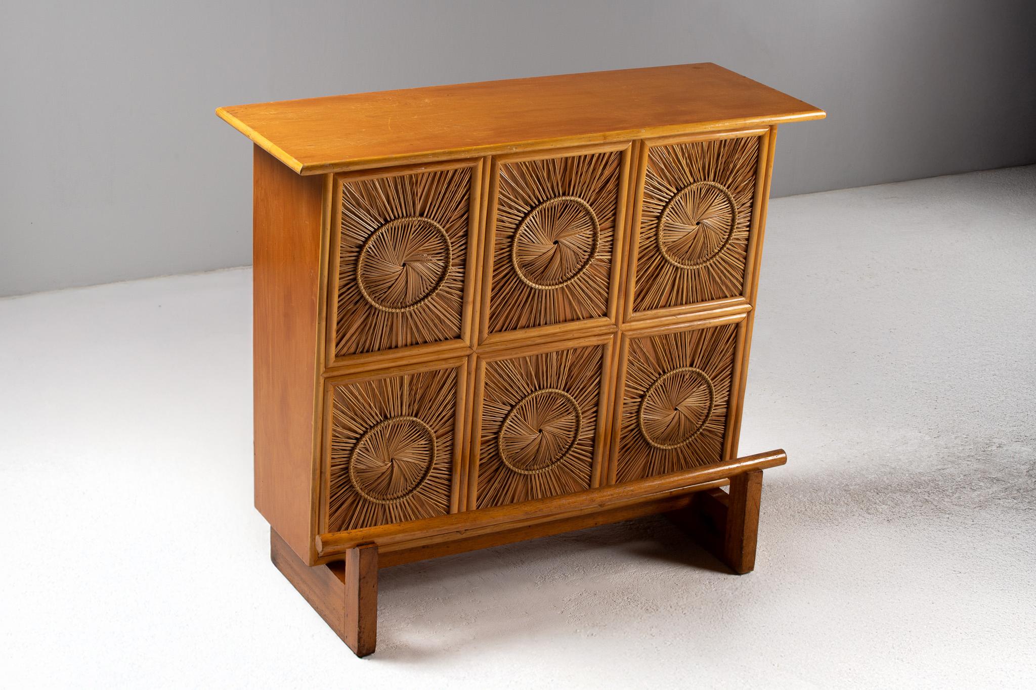 Schrank aus Stroh-Marketerie und Holz, Frankreich, 1950er Jahre (Französisch) im Angebot