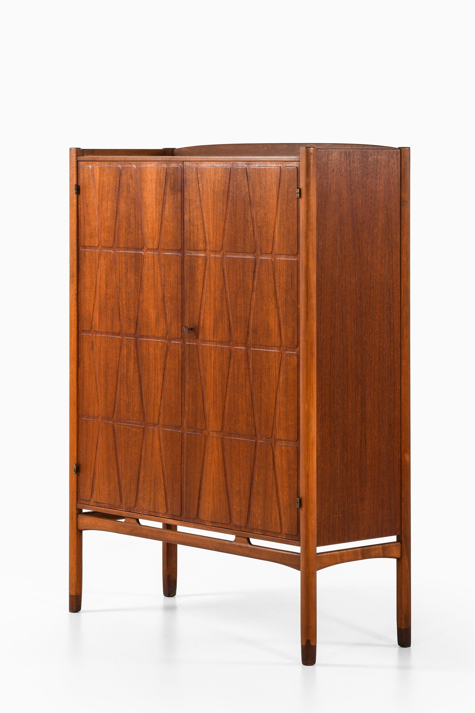 Mobile in Teak, Beeche, Ottone e Palissandro di Yngve Ekström, anni '50

Informazioni aggiuntive:
Materiale: Teak, faggio, ottone e palissandro
Stile: Metà secolo, Scandinavia
Raro modello di armadio Bangkok
Prodotto da Westbergs Möbler in