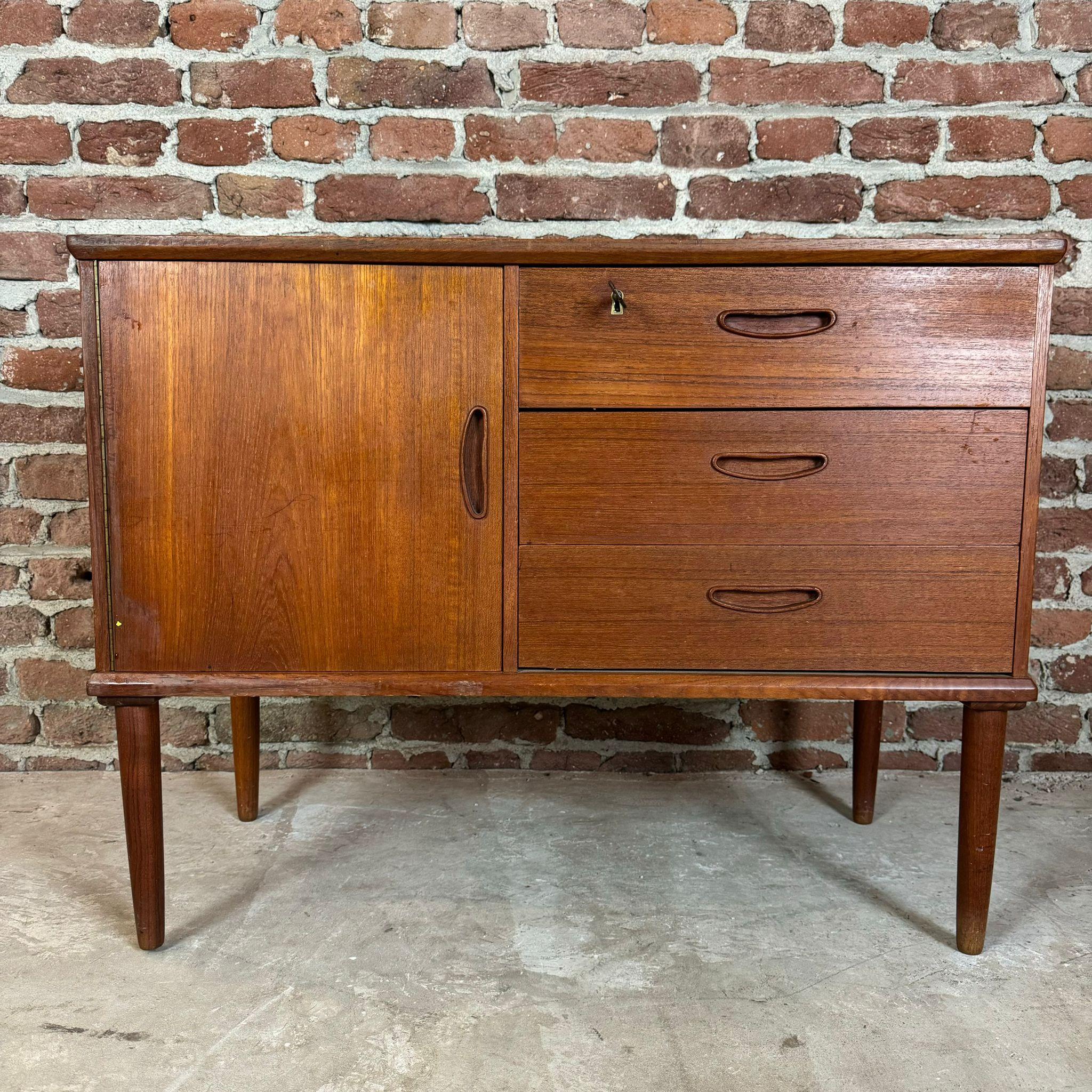 Teck Armoire en teck, Danemark 1960 en vente