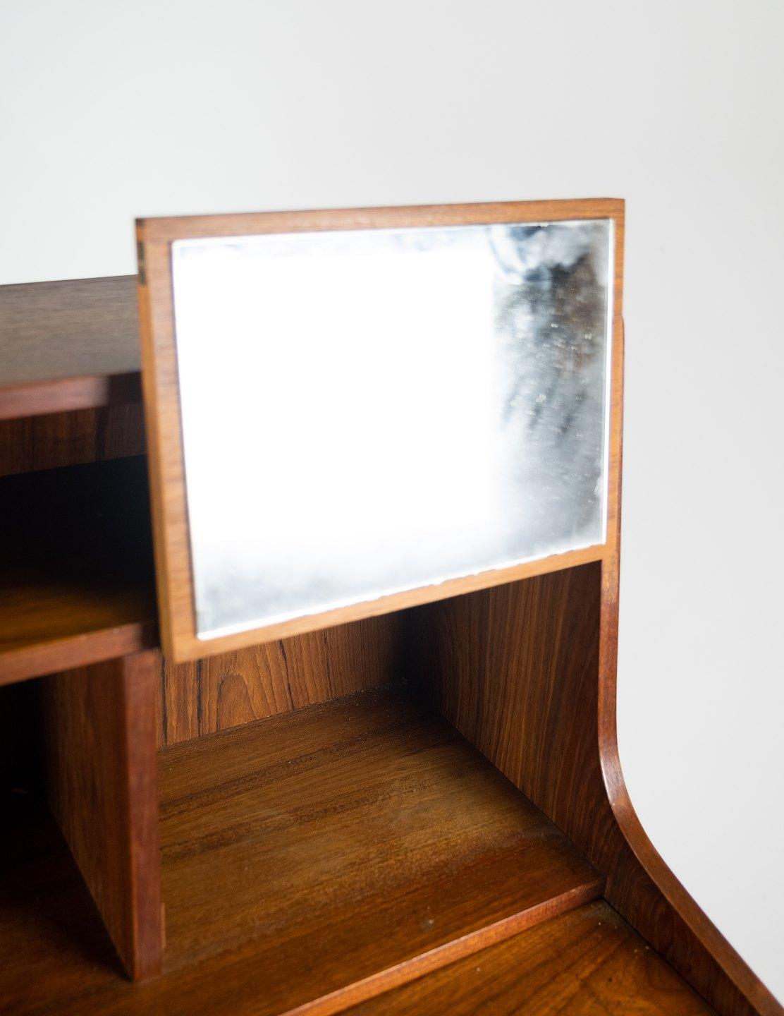 Mid-Century Modern Secretary in Teak wood of Danish Design from the 1960s In Good Condition For Sale In Lejre, DK