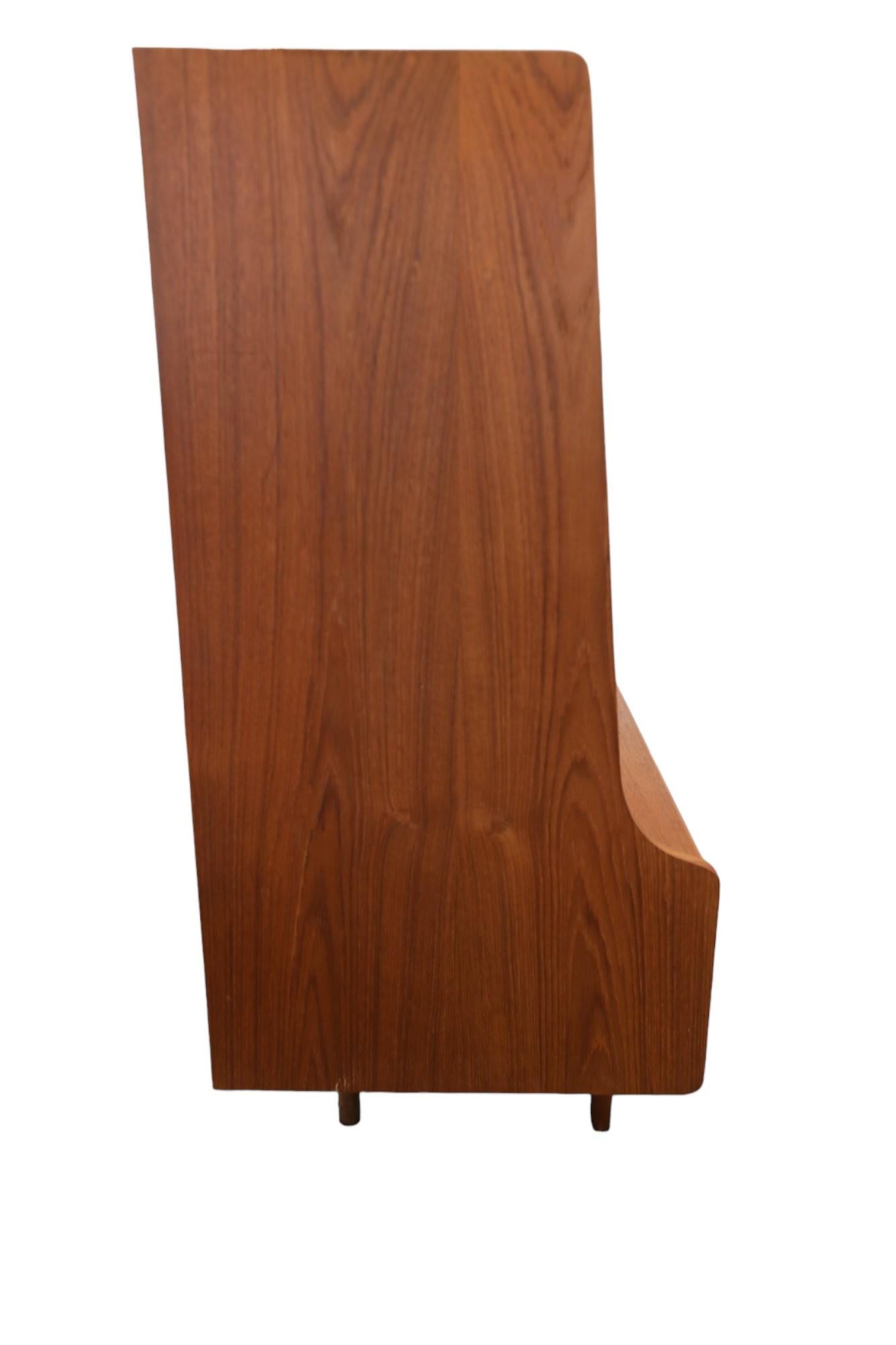 Meuble de rangement en teck avec portes coulissantes et meuble de bar de Silkeborg, années 1960 en vente 6