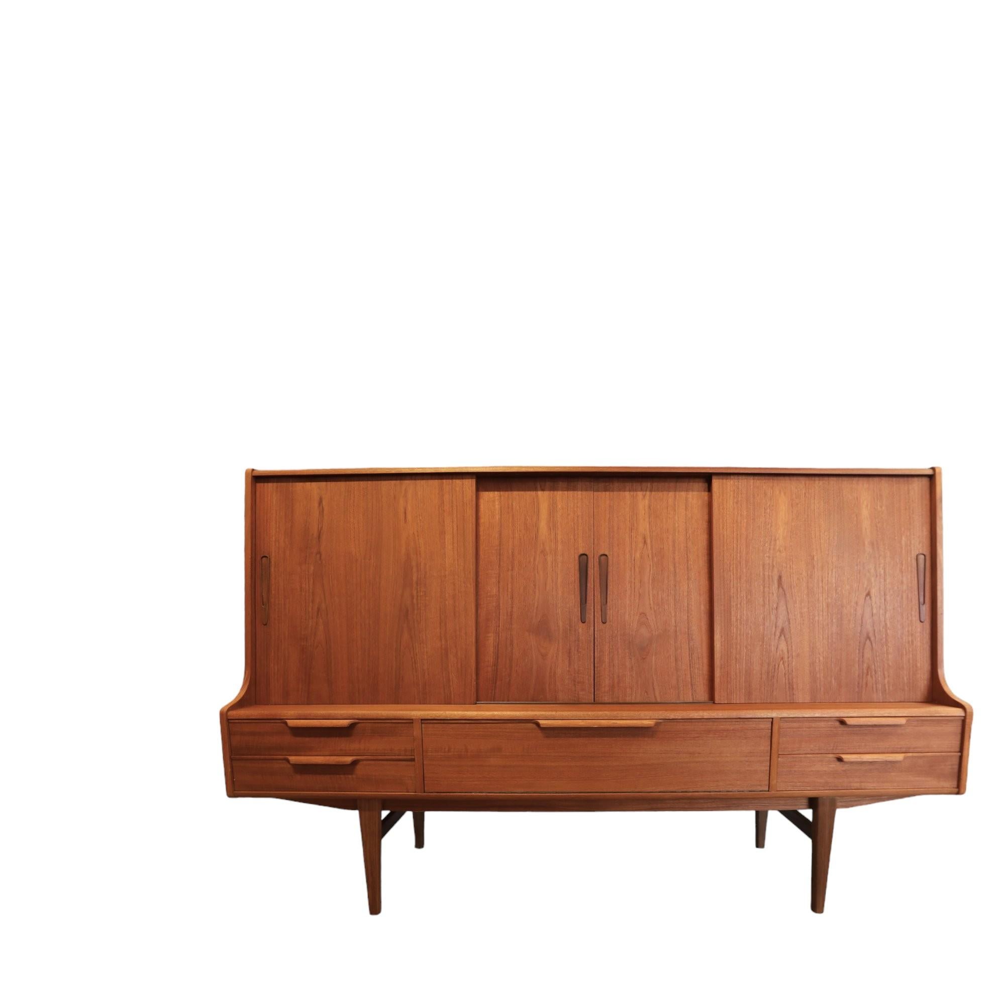 Miroir Meuble de rangement en teck avec portes coulissantes et meuble de bar de Silkeborg, années 1960 en vente