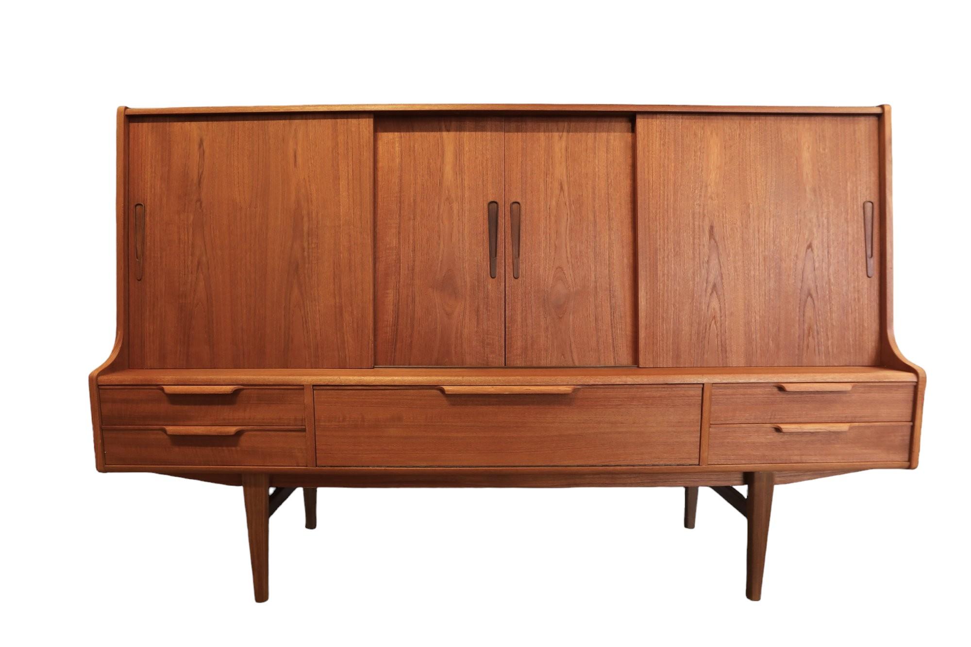 Meuble de rangement en teck avec portes coulissantes et meuble de bar de Silkeborg, années 1960 en vente 2