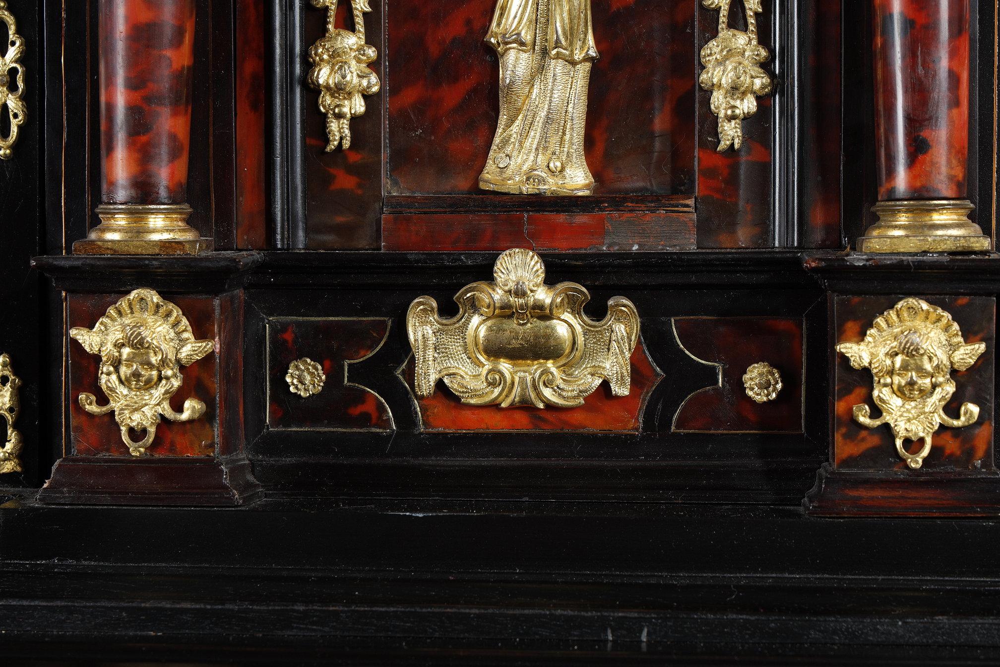 Armadietto in stile fiammingo del XVII secolo in vendita 4