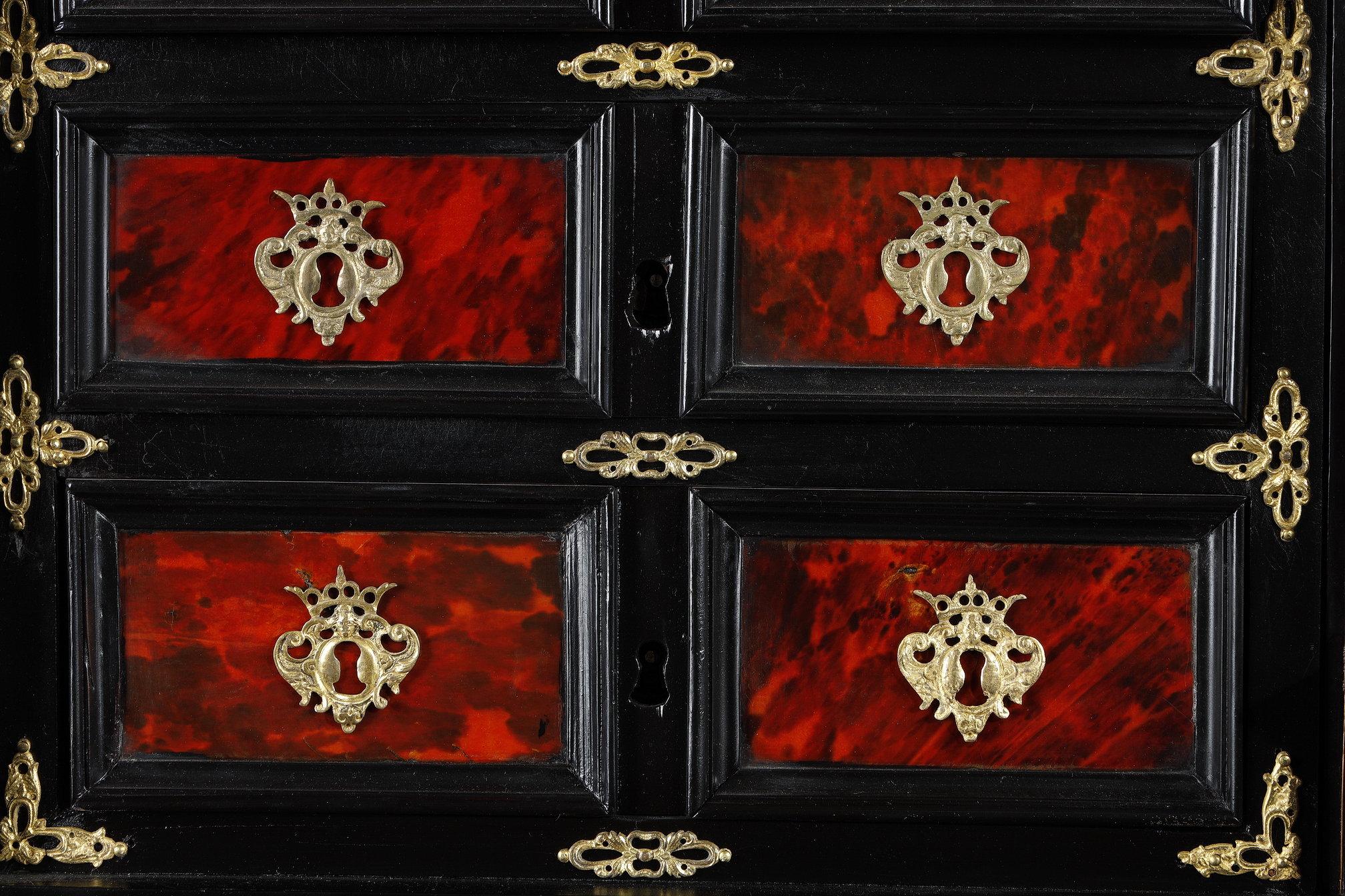 Armadietto in stile fiammingo del XVII secolo in vendita 5