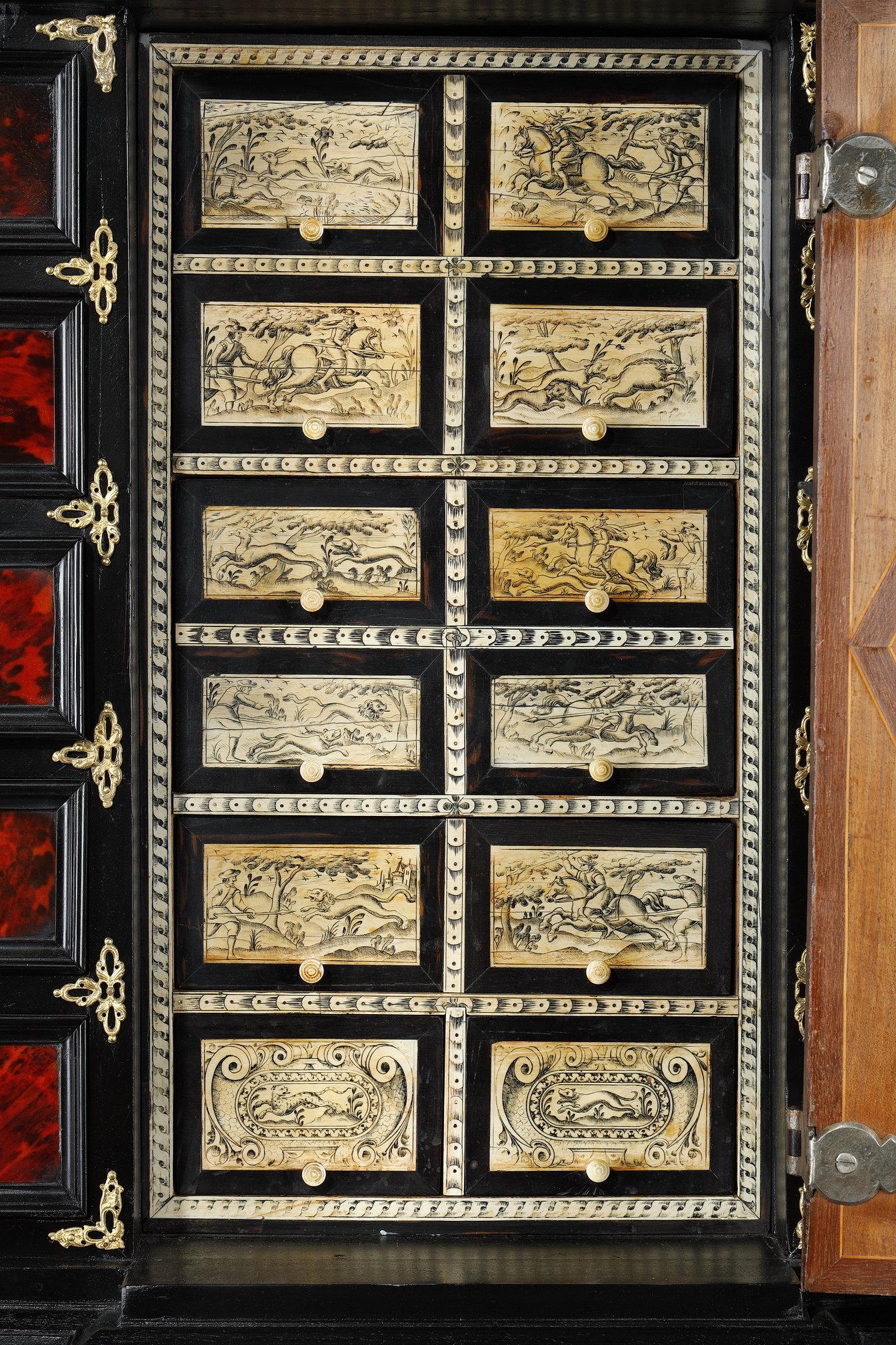 Armadietto in stile fiammingo del XVII secolo in vendita 8