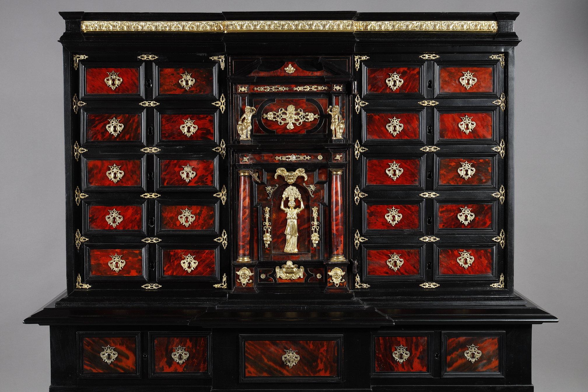 Legno Armadietto in stile fiammingo del XVII secolo in vendita