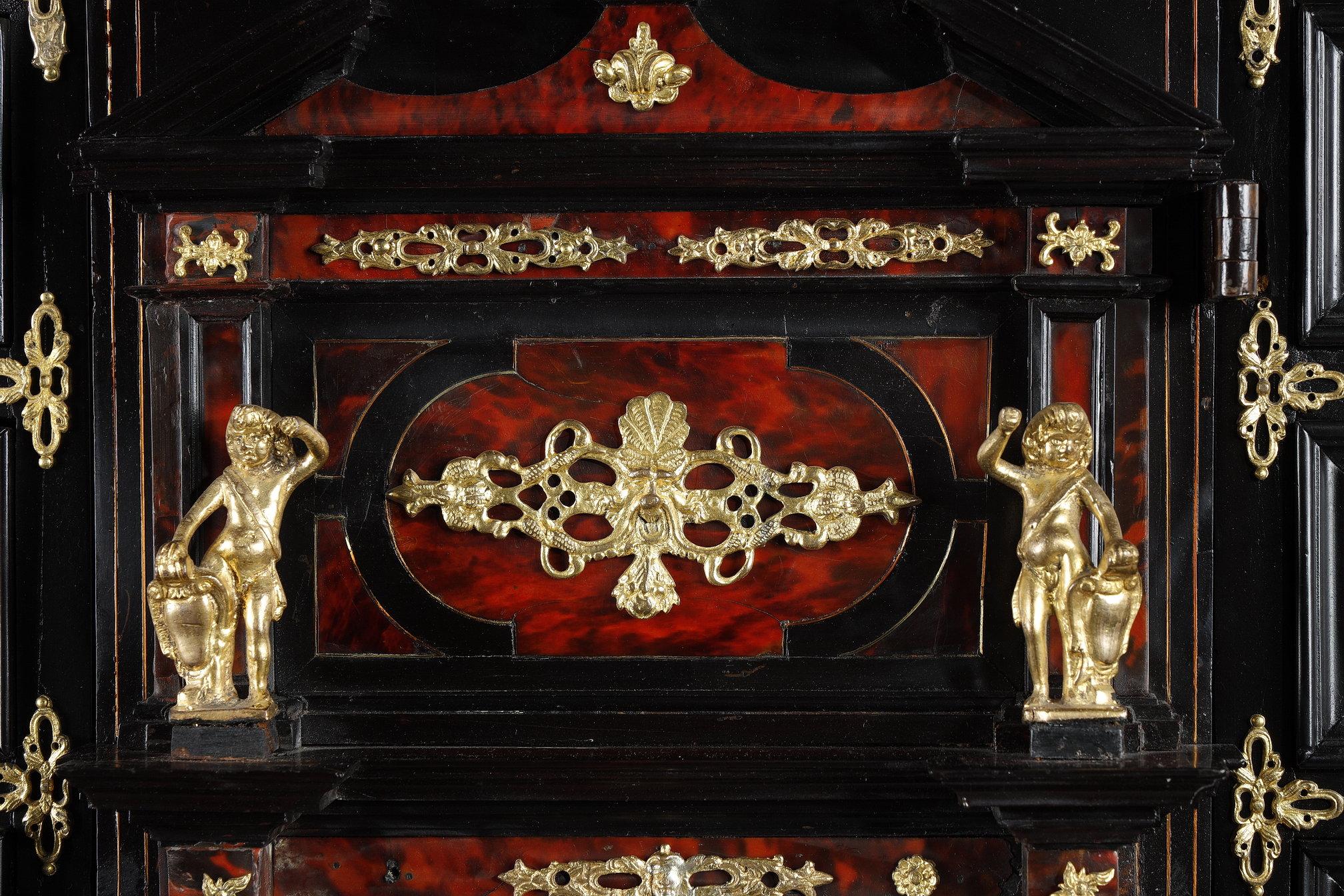 Armadietto in stile fiammingo del XVII secolo in vendita 3