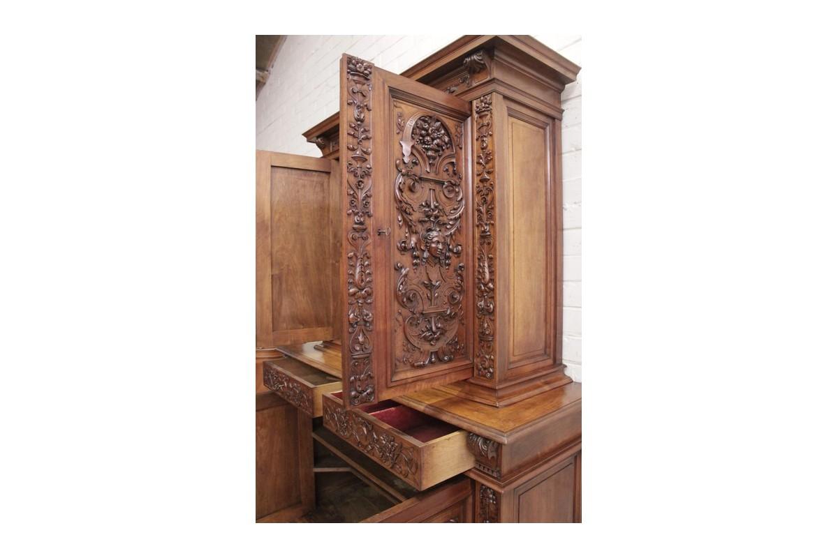 Cabinet in the Renaissance Style, France, 1870 In Good Condition For Sale In Chorzów, PL