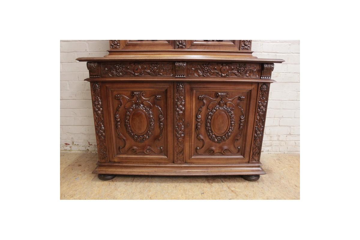Walnut Cabinet in the Renaissance Style, France, 1870 For Sale