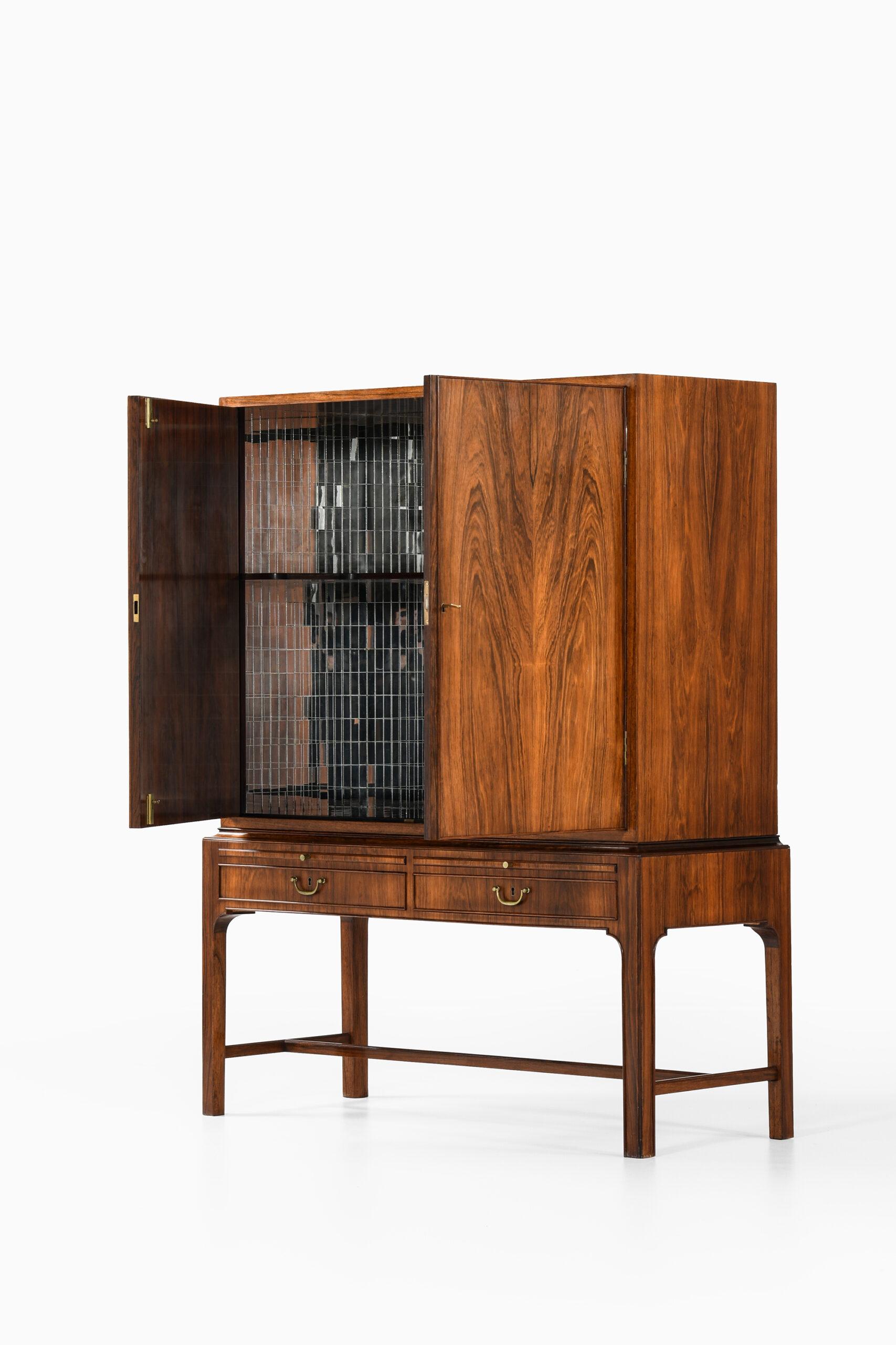 Cabinet in the Style of Kaare Klint by Cabinetmaker C.B. Hansen in Denmark For Sale 5