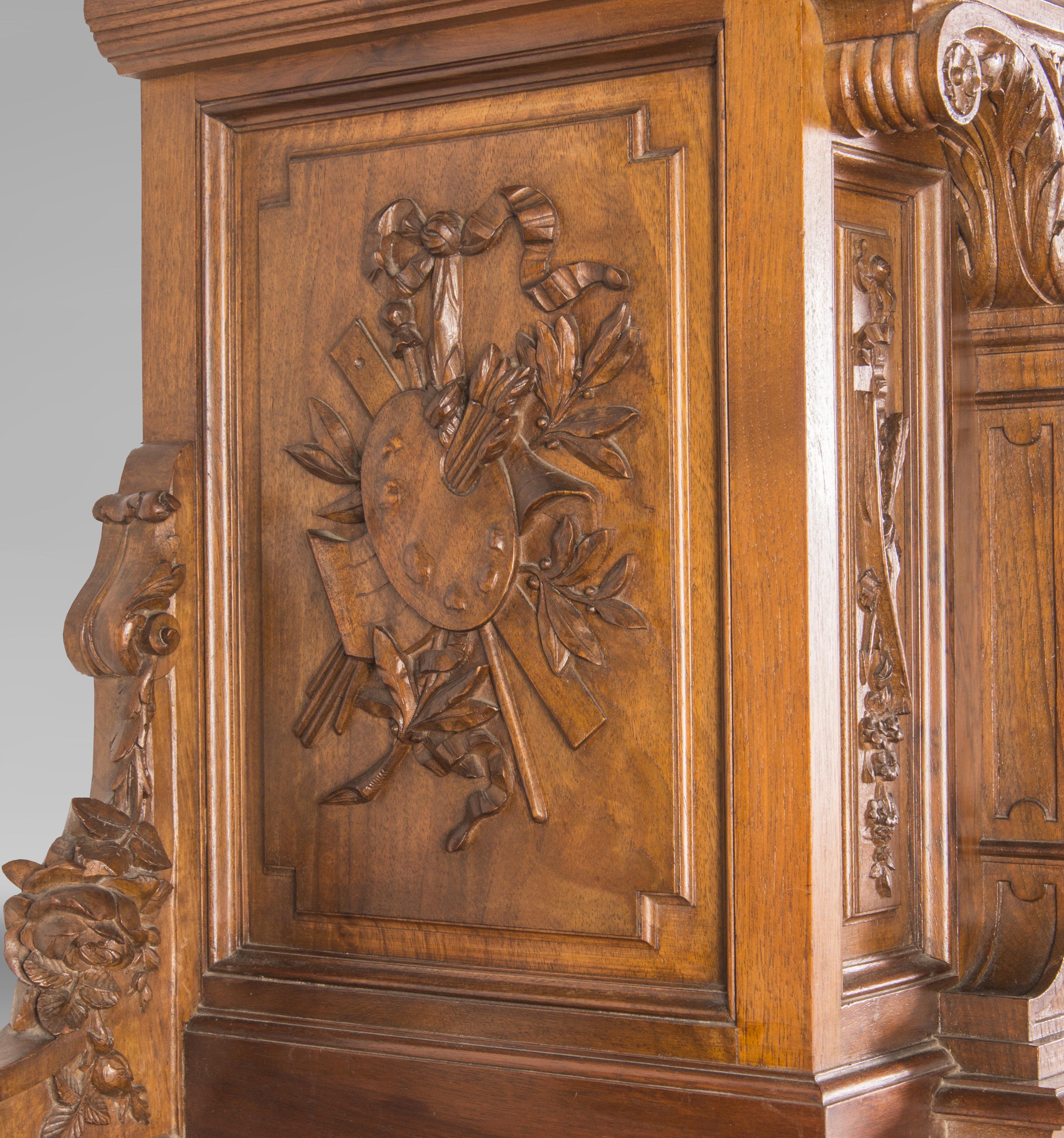 Cabinet in Walnut Molded and Carved with Enamelled Plates Decoration In Good Condition For Sale In SAINT-OUEN-SUR-SEINE, FR