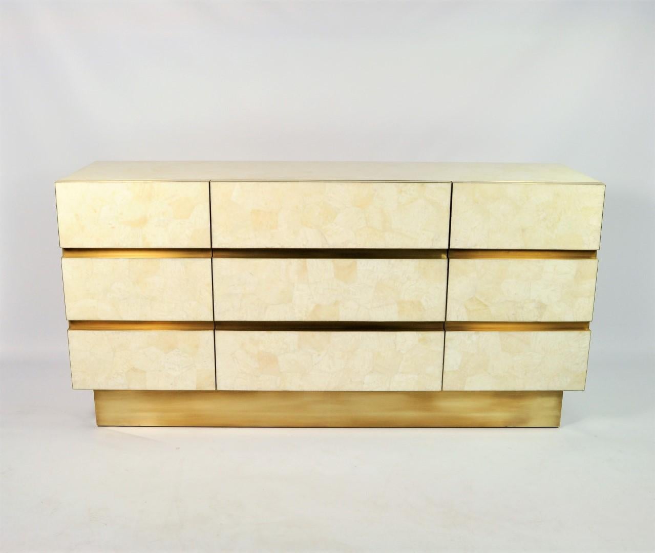 This cabinet has two doors and three drawers and it is made of white rock crystal marquetry with brass trims.
The base is in brushed brass.

The interior with shelves is in light wood veneer.
 
The dimensions of this piece are 63