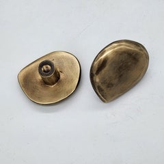 Cast brass cabinet knob – Organic freeform shape – 4 × 3.5 cm