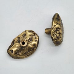 Cabinet knob in solid brass – Organic free-form shape – 6.5 × 4.5 cm