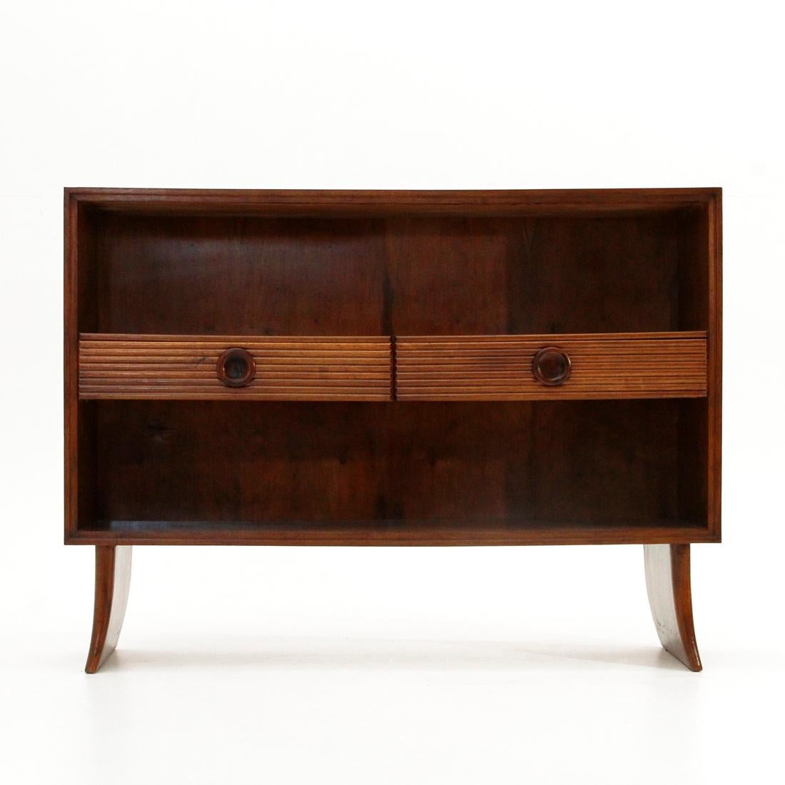 Cabinet designed in the 1930s by Paolo Buffa and executed by Galdino Maspero.
Structure in veneered wood.
Double drawer with front covered in grissinato wood and turned wood handle.
Shaped wooden legs.
Good general condition as completely