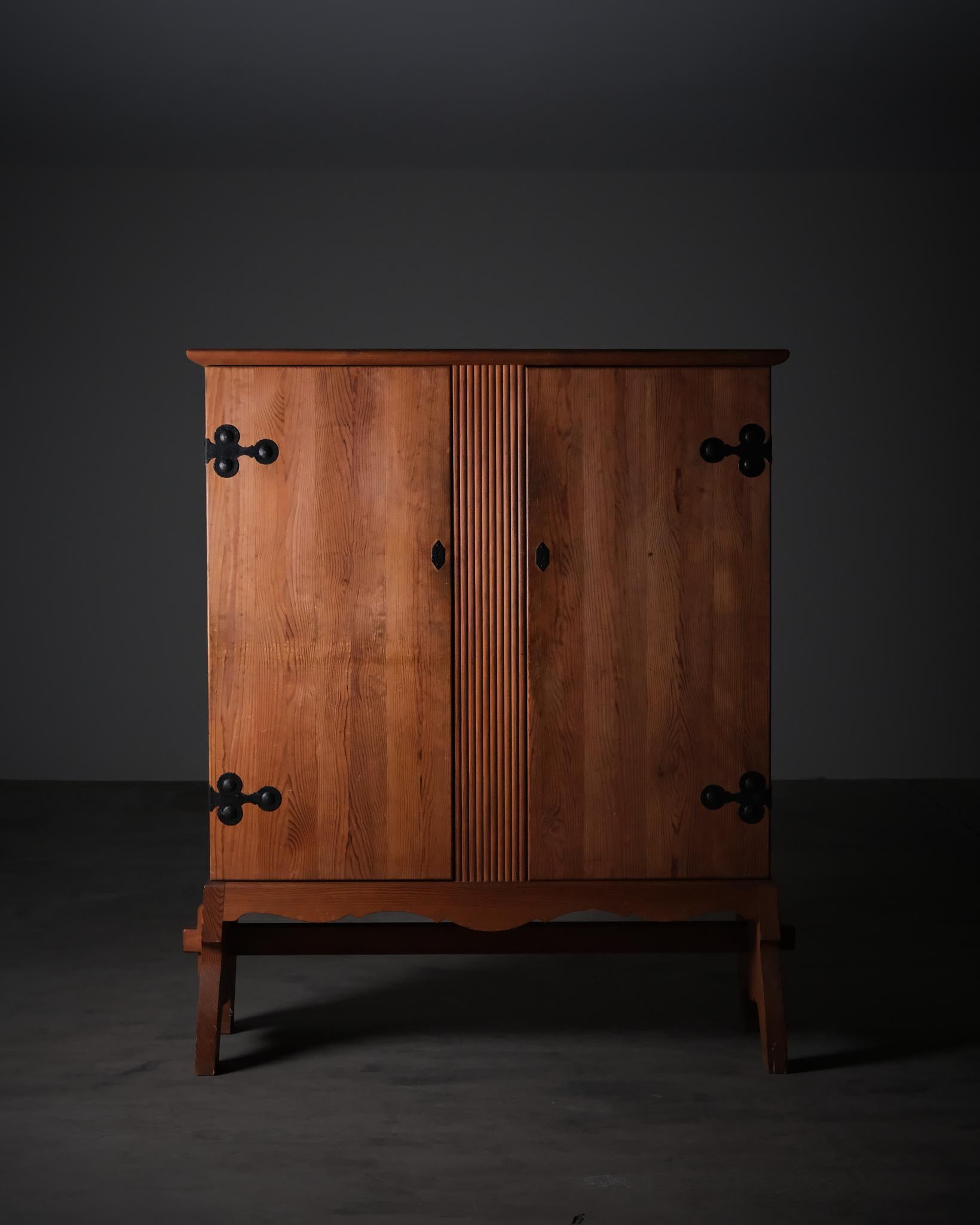 Un raro mobile prodotto dalla Åby Möbelfabrik in Svezia durante gli anni '40. Il modello 