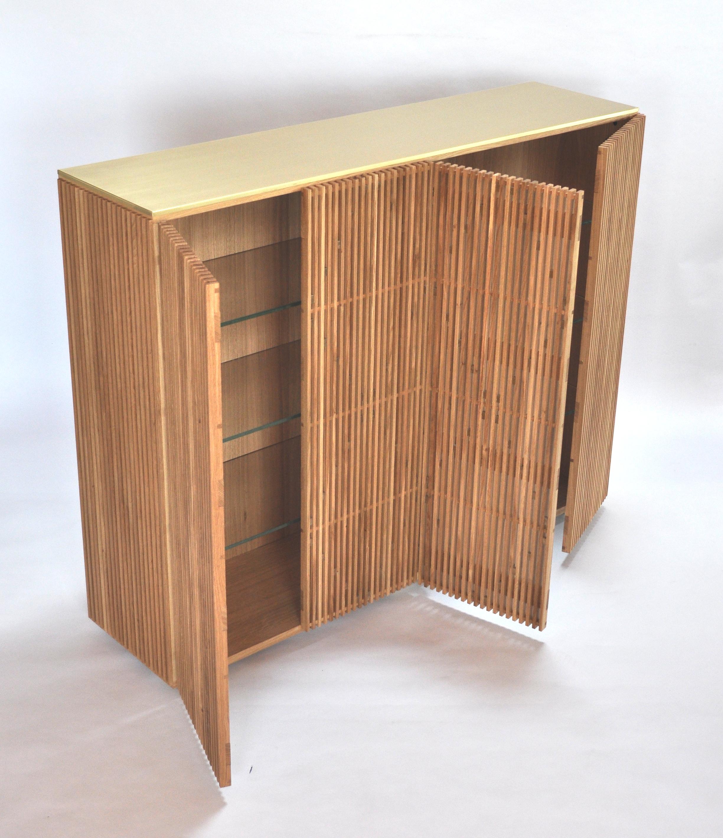 Contemporary crafted Cabinet, Sideboards  Living room furniture Oak and Brass In New Condition For Sale In Meolo, Venezia