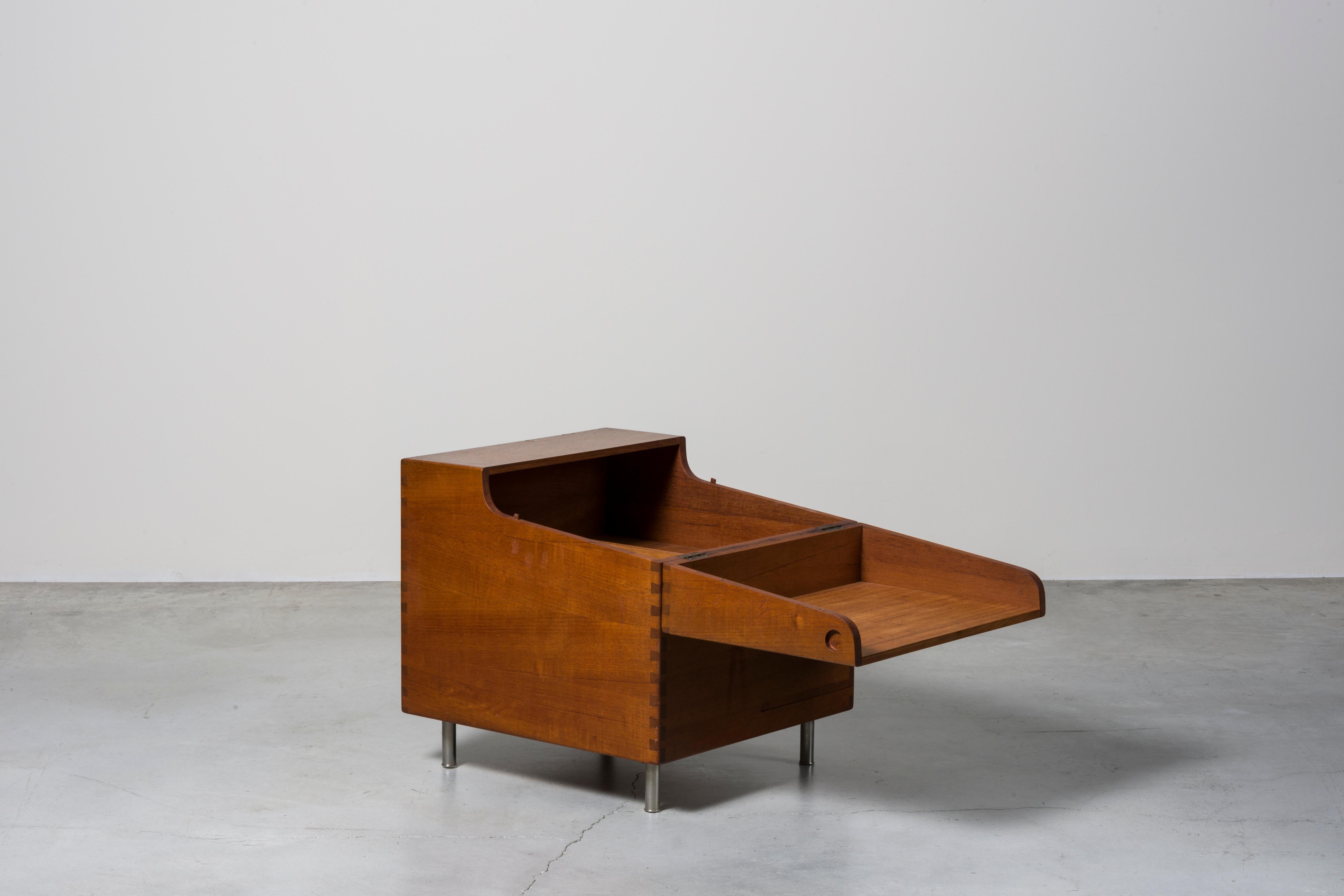 1956 Hans J. Wegner-Cabinet Mod. AT 34 wood manufactured by Andreas Tuck  For Sale 2