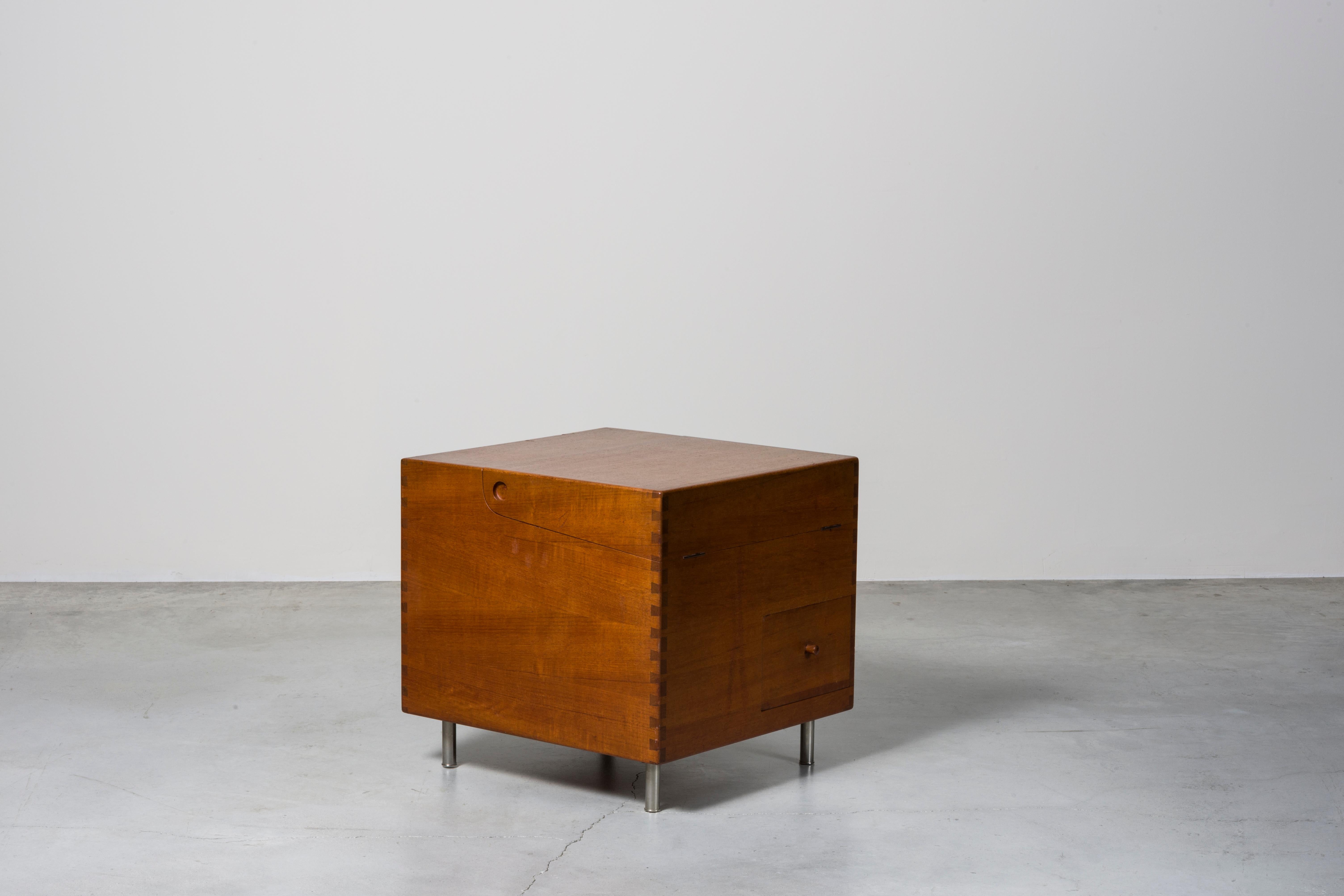 1956 Hans J. Wegner-Cabinet Mod. AT 34 wood manufactured by Andreas Tuck  For Sale 3