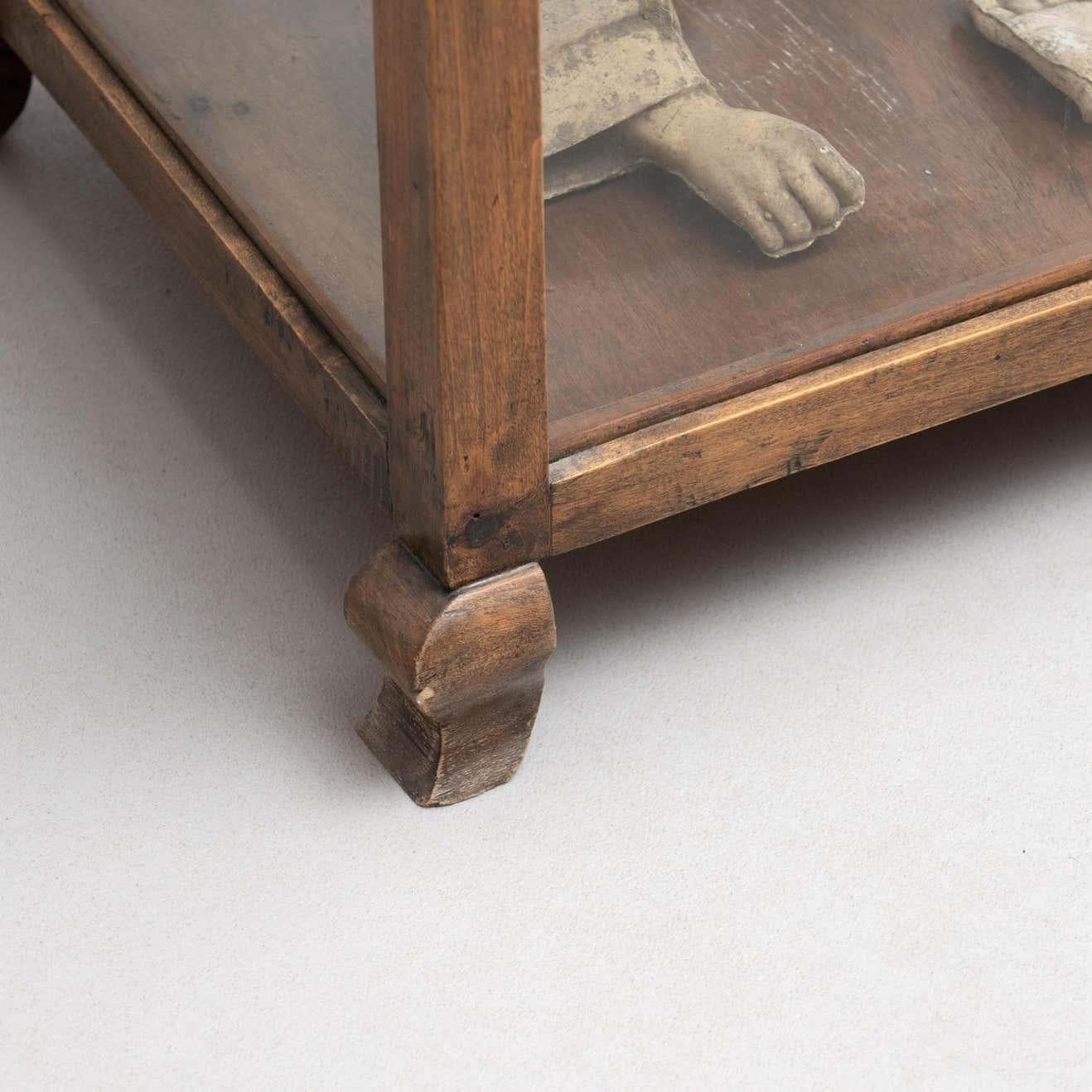 Obra de arte escultórica con expositor de gabinete de curiosidades, hacia 1950 Yeso en venta