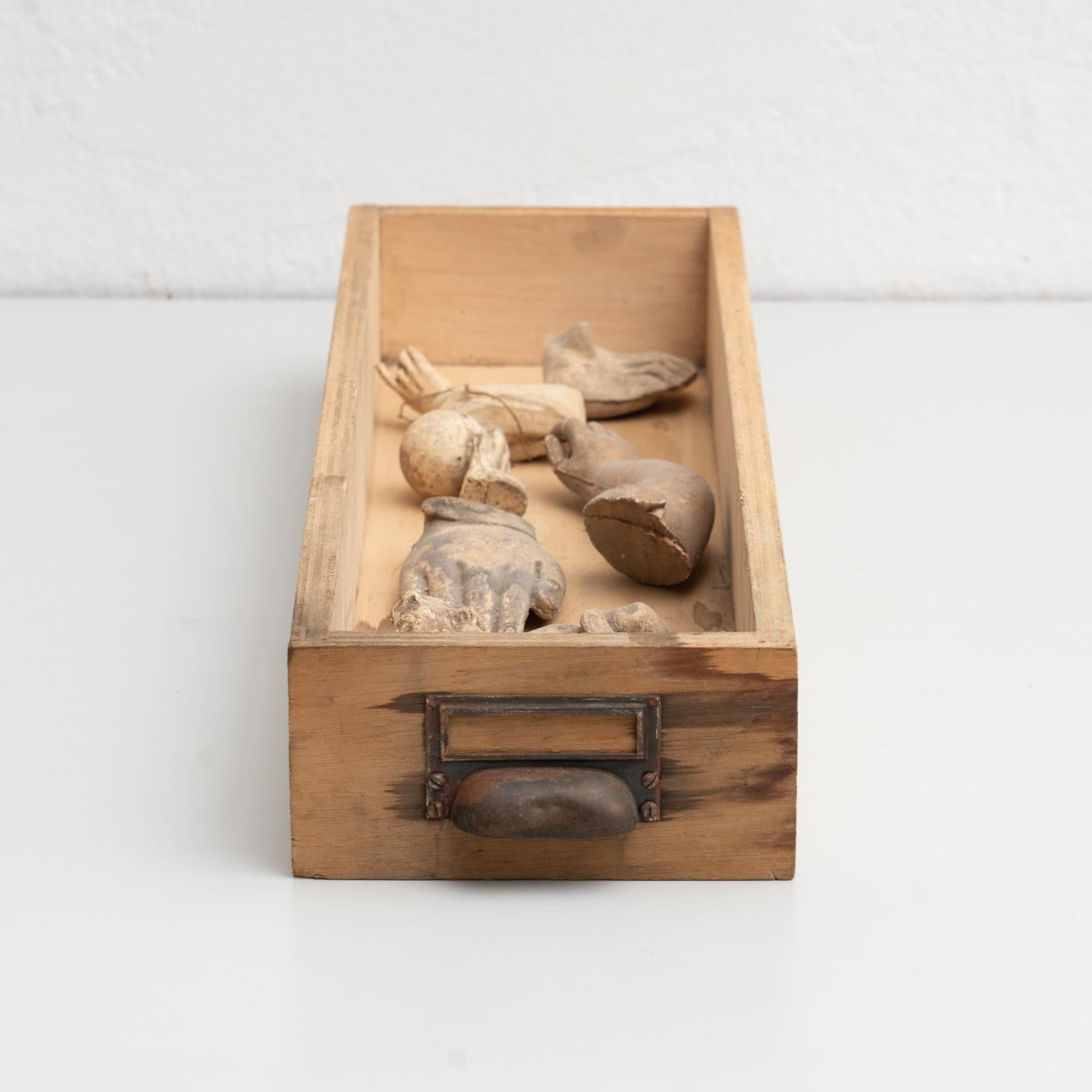 Cabinet de curiosités Tiroir Sculpture d'art, circa 1950 en vente 3
