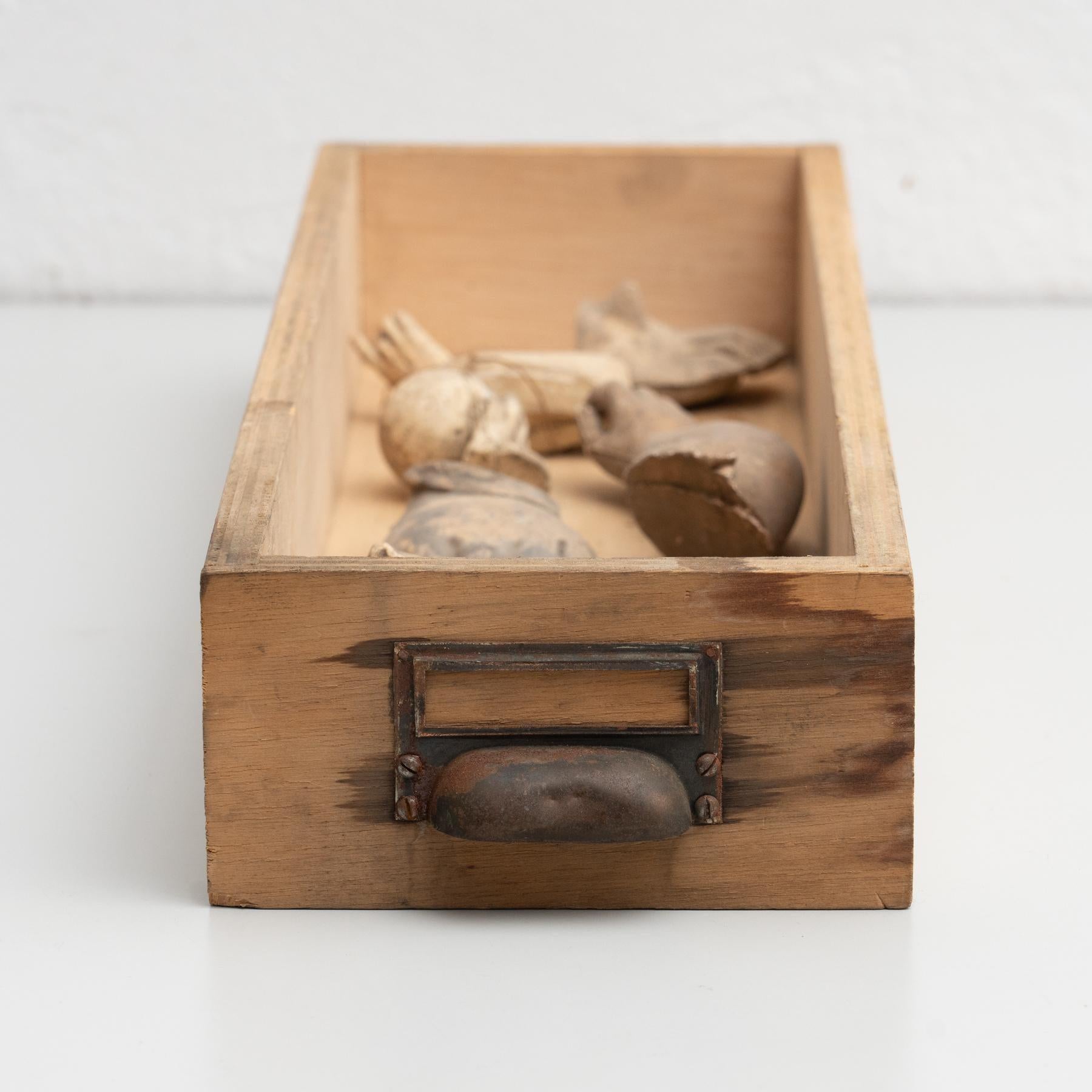 Cabinet de curiosités Tiroir Sculpture d'art, circa 1950 en vente 4
