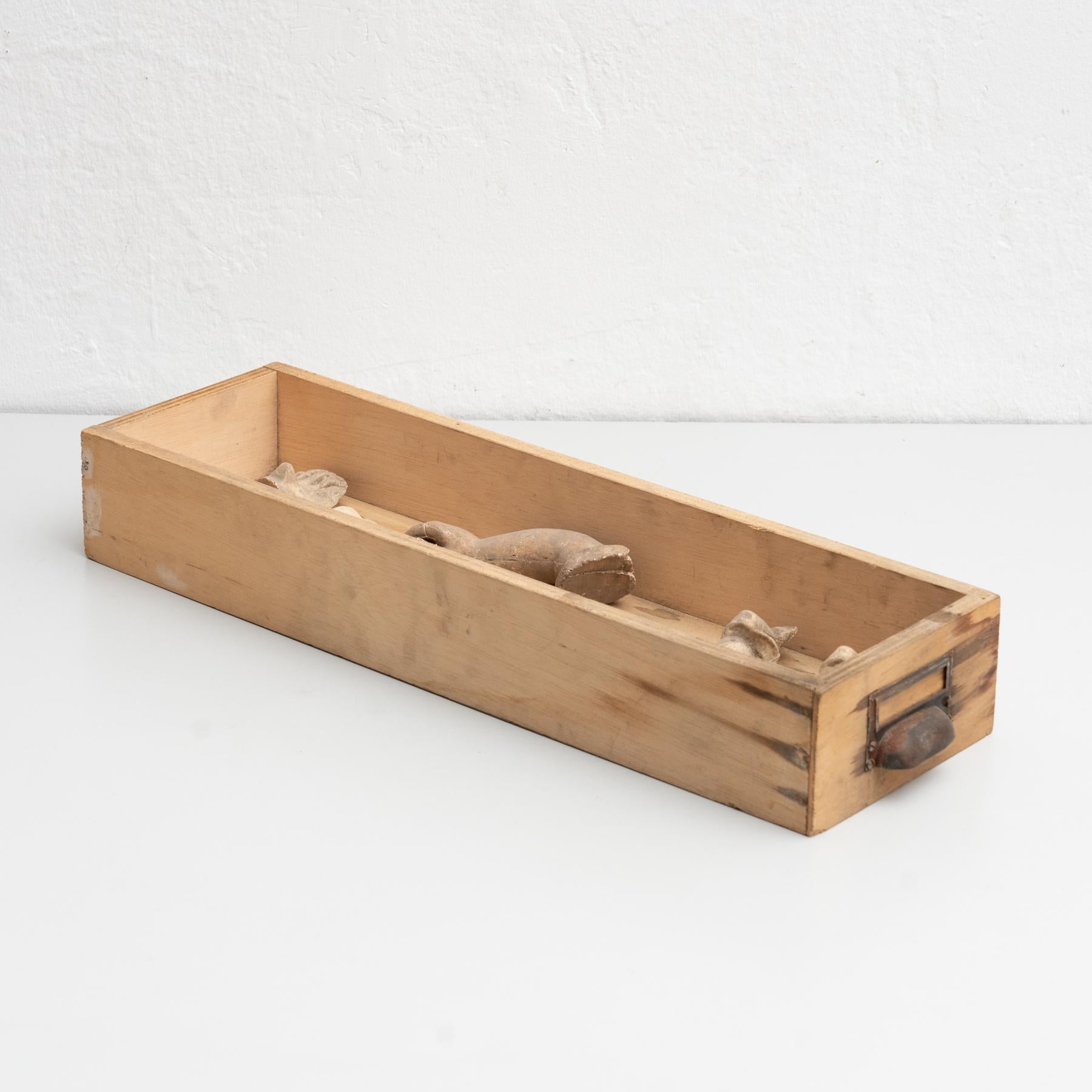Cabinet de curiosités Tiroir Sculpture d'art, circa 1950 en vente 5