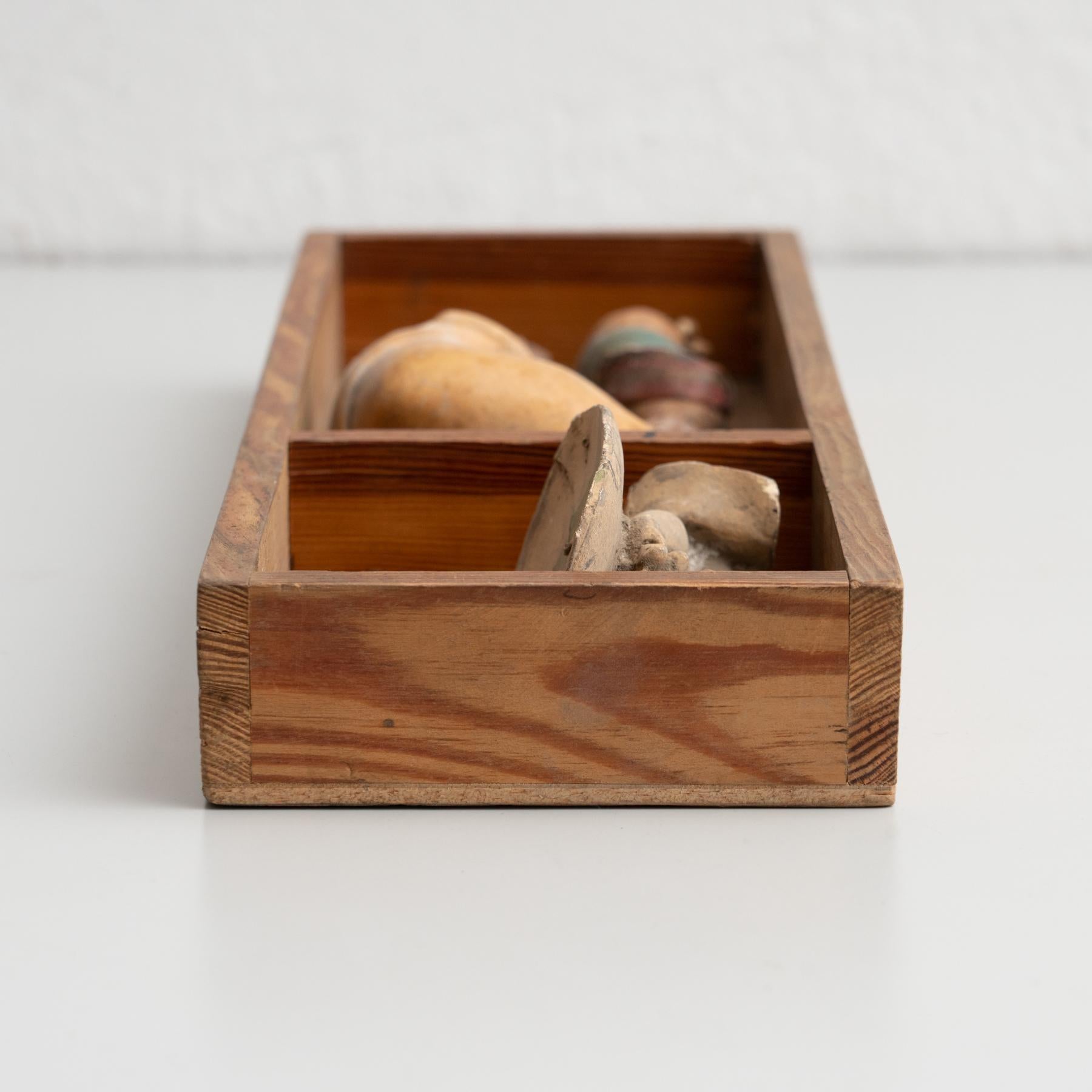 Cabinet de curiosités Tiroir Sculpture d'art, circa 1950 en vente 5