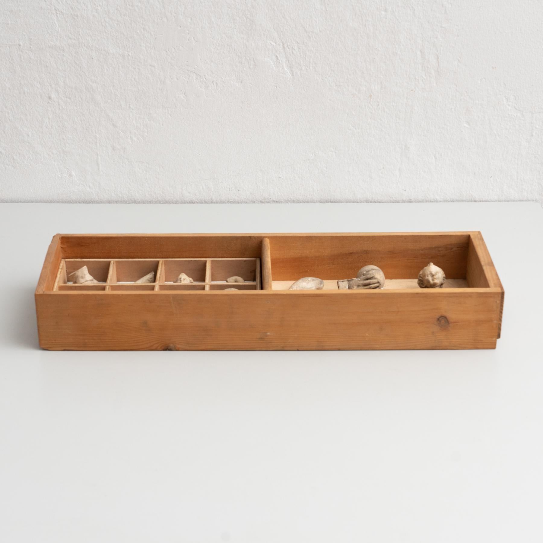 Cabinet de curiosités Tiroir Sculpture d'art, circa 1950 en vente 6