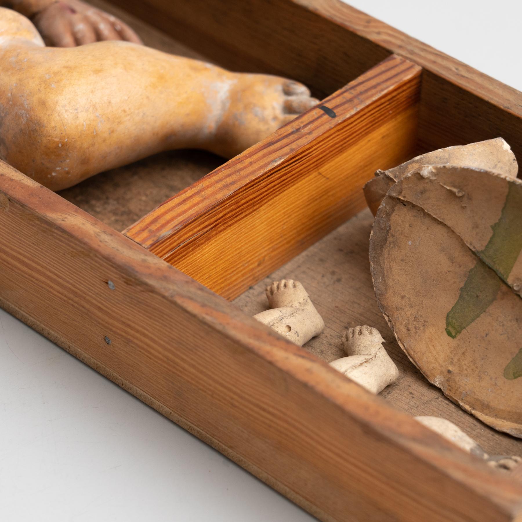 Cabinet de curiosités Tiroir Sculpture d'art, circa 1950 en vente 7