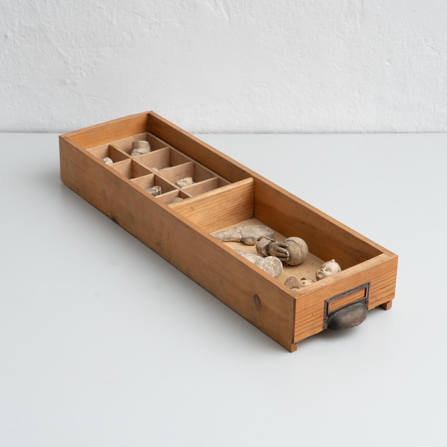 Cabinet de curiosités Tiroir Sculpture d'art, circa 1950 en vente 7