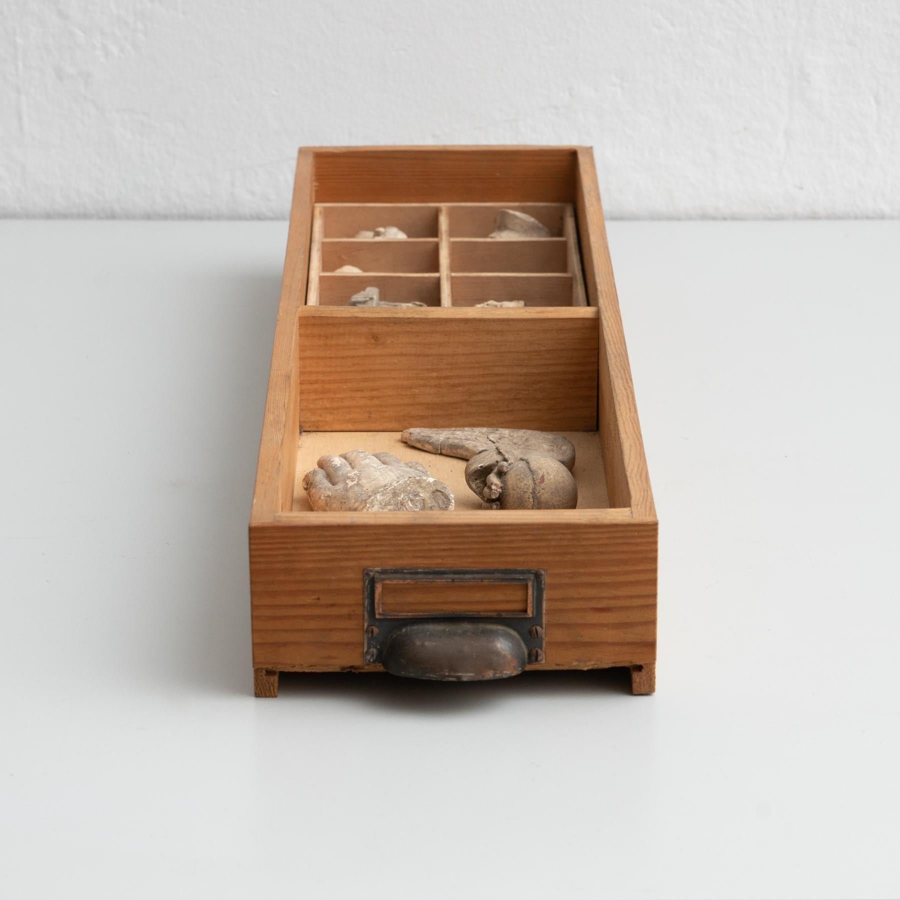 Cabinet de curiosités Tiroir Sculpture d'art, circa 1950 en vente 9