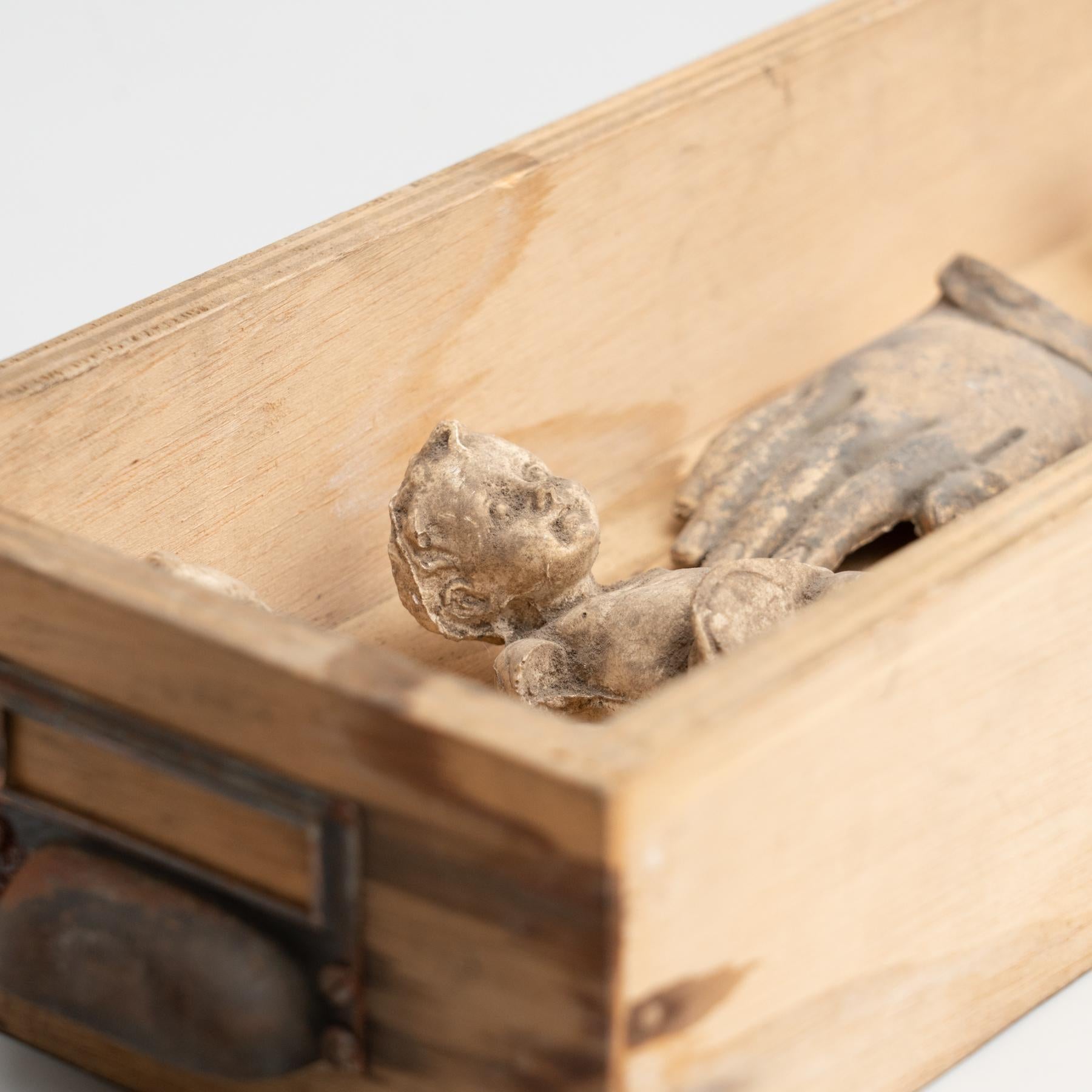 Cabinet de curiosités Tiroir Sculpture d'art, circa 1950 en vente 1
