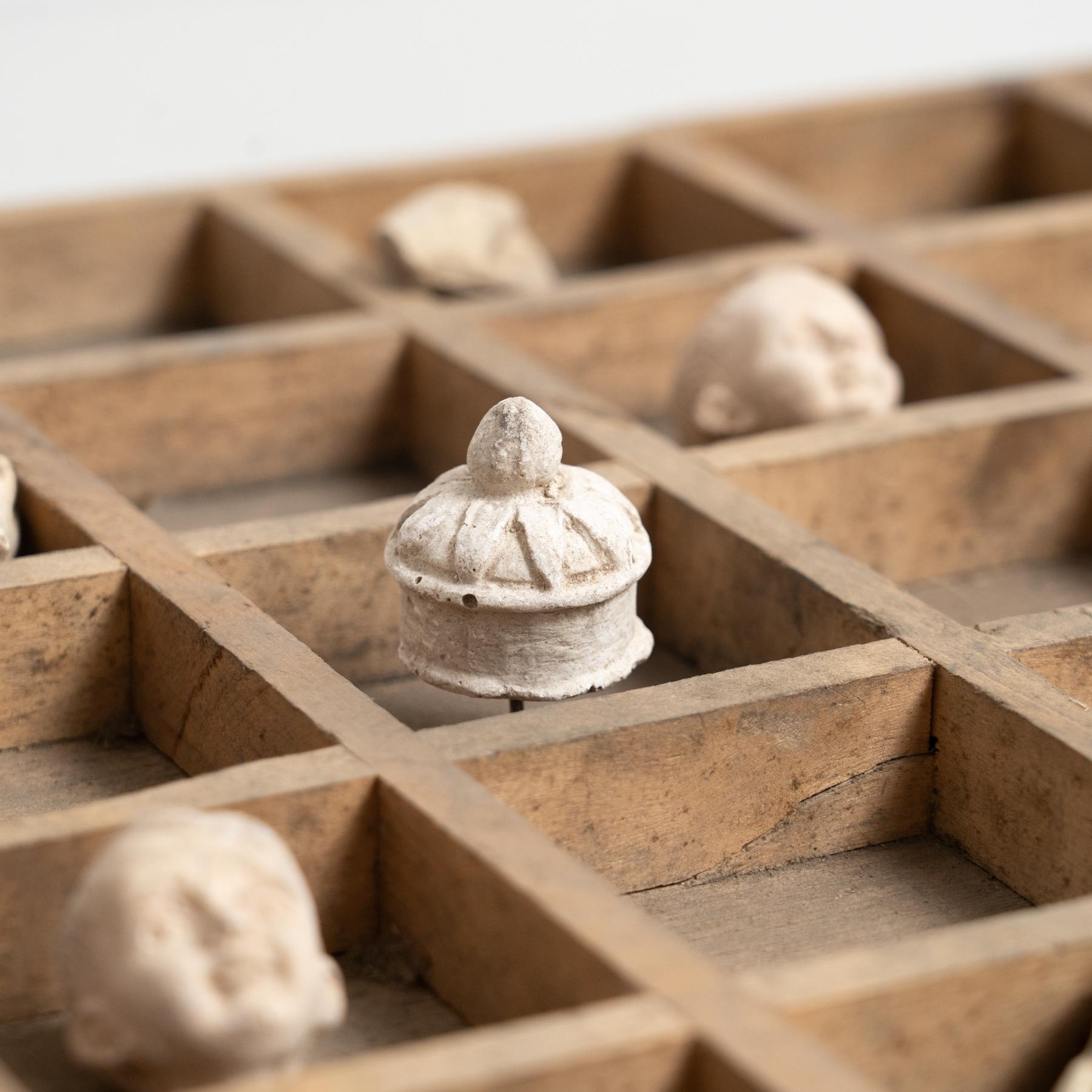 Moderne Cabinet de curiosités Sculpture d'art, vers 1950 en vente