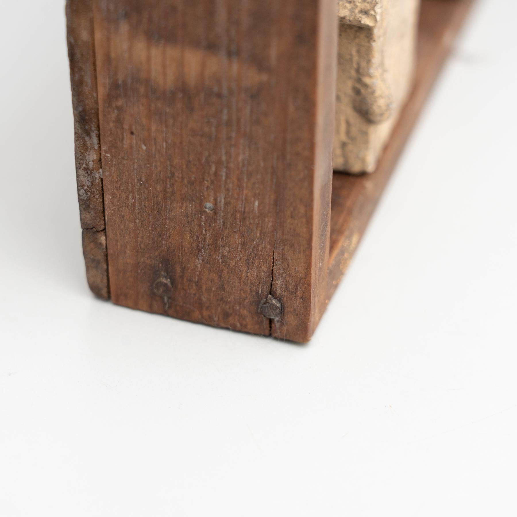 Cabinet of Curiosities, opera d'arte scultorea su nicchia di legno, 1950 circa in vendita 6