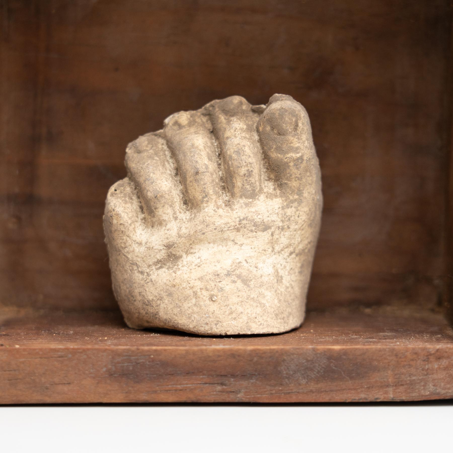 Cabinet of Curiosities, opera d'arte scultorea su nicchia di legno, 1950 circa in vendita 10