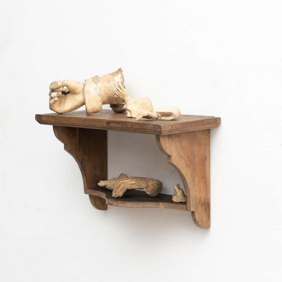 Obra de arte escultórica de estantería de pared Cabinet of Curiosities, circa 1950 Moderno en venta
