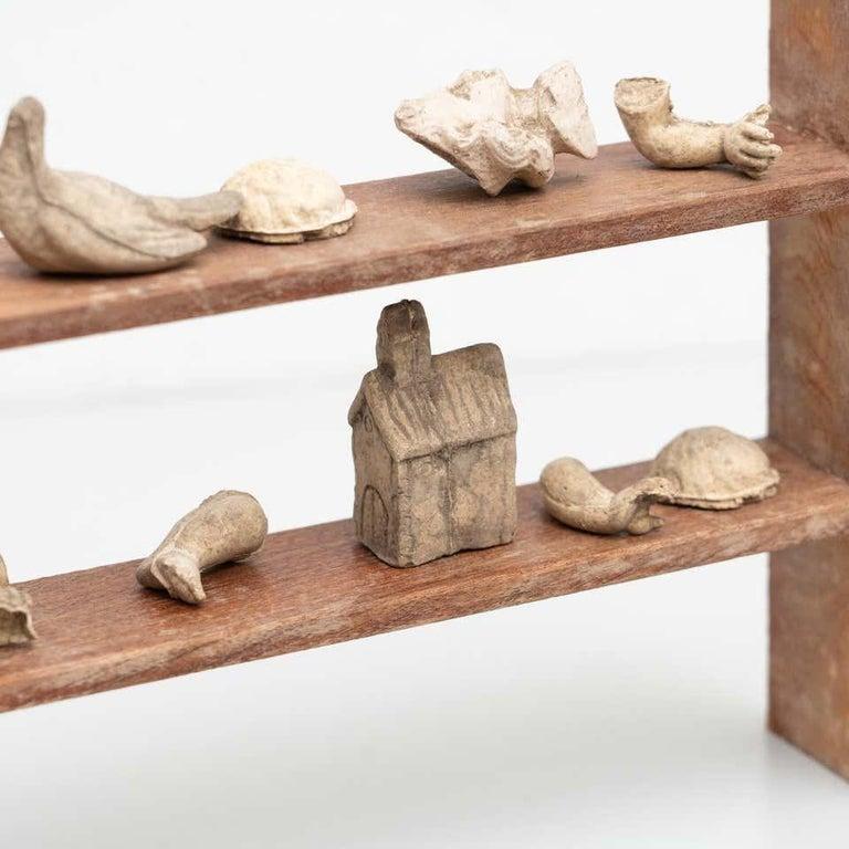 Cabinet de curiosités Shelve Sculptural Artwork, circa 1950 en vente 4