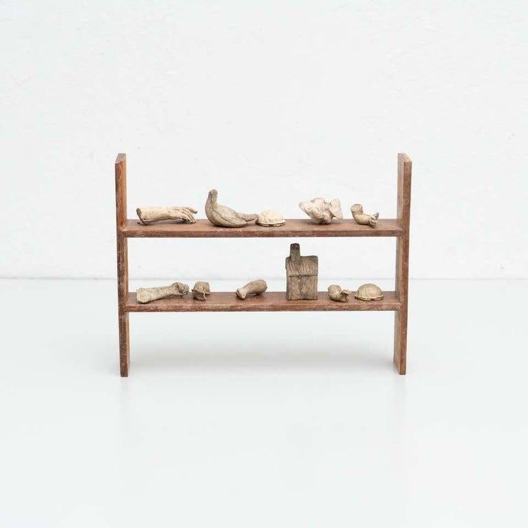 Cabinet de curiosités Shelve Sculptural Artwork, circa 1950 en vente 8