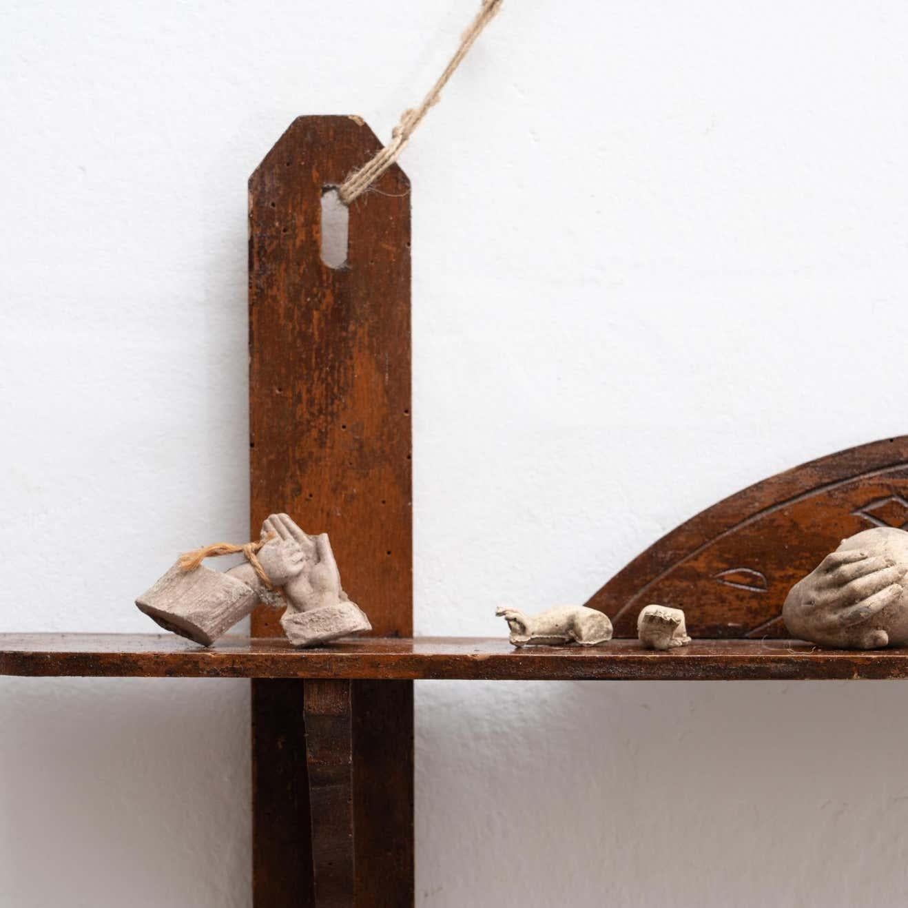 Cabinet de curiosités Shelve Sculptural Wall Artwork, circa 1950 en vente 13
