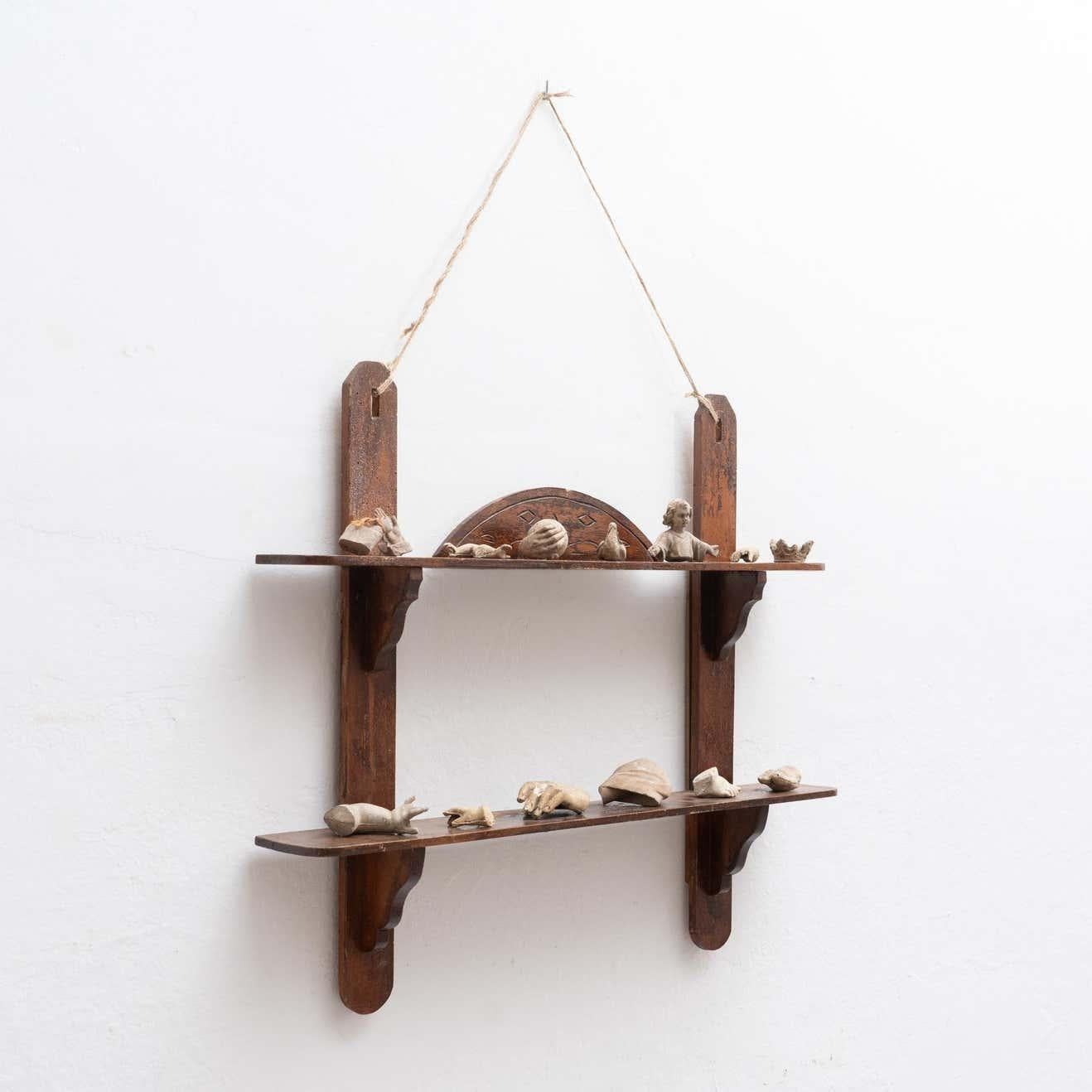 Cabinet de curiosités Shelve Sculptural Wall Artwork, circa 1950 en vente 2