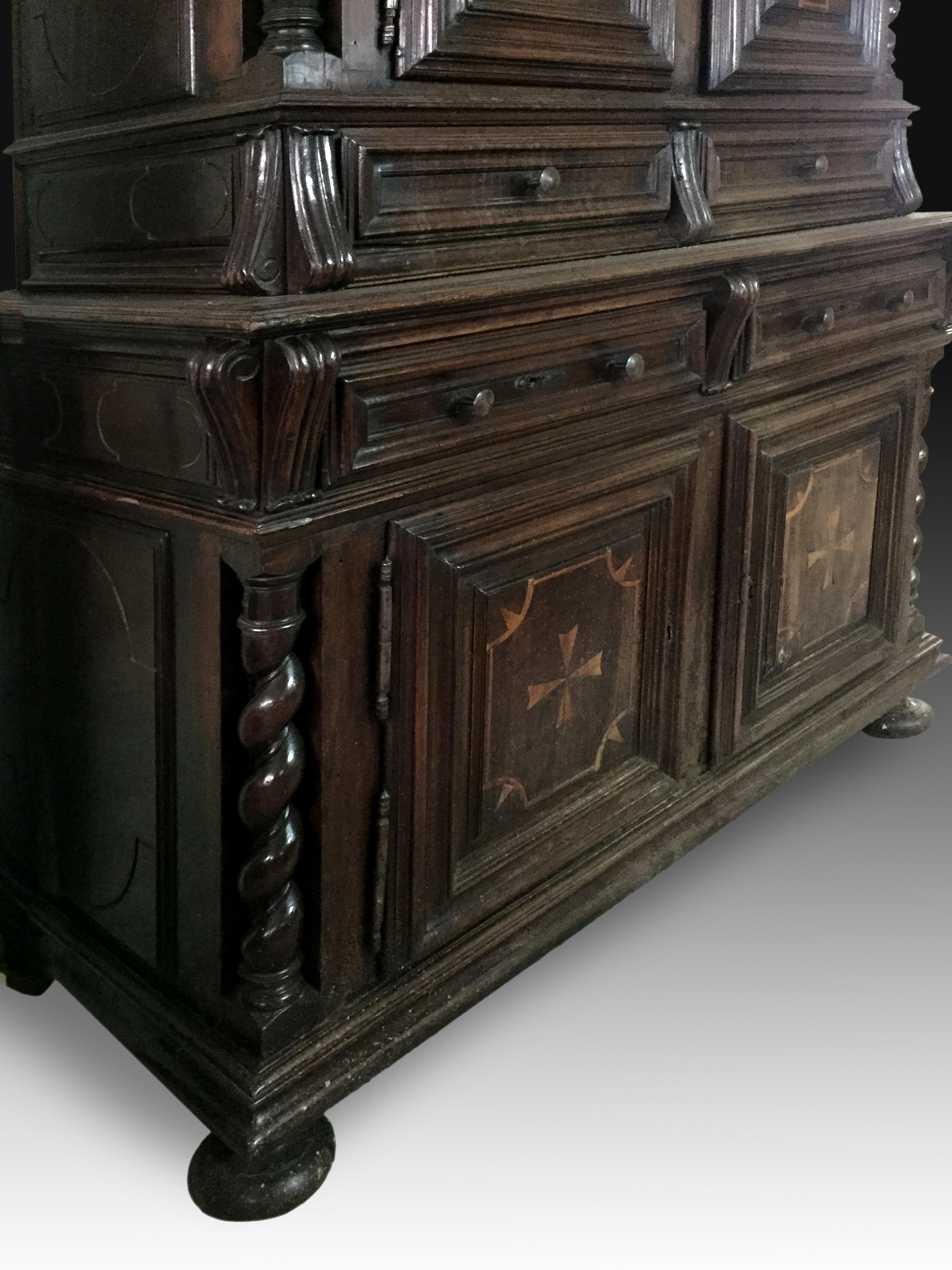 Cabinet or Cupboard or Two Tiered Buffet, Walnut, Spain, 18th Century In Good Condition For Sale In Madrid, ES