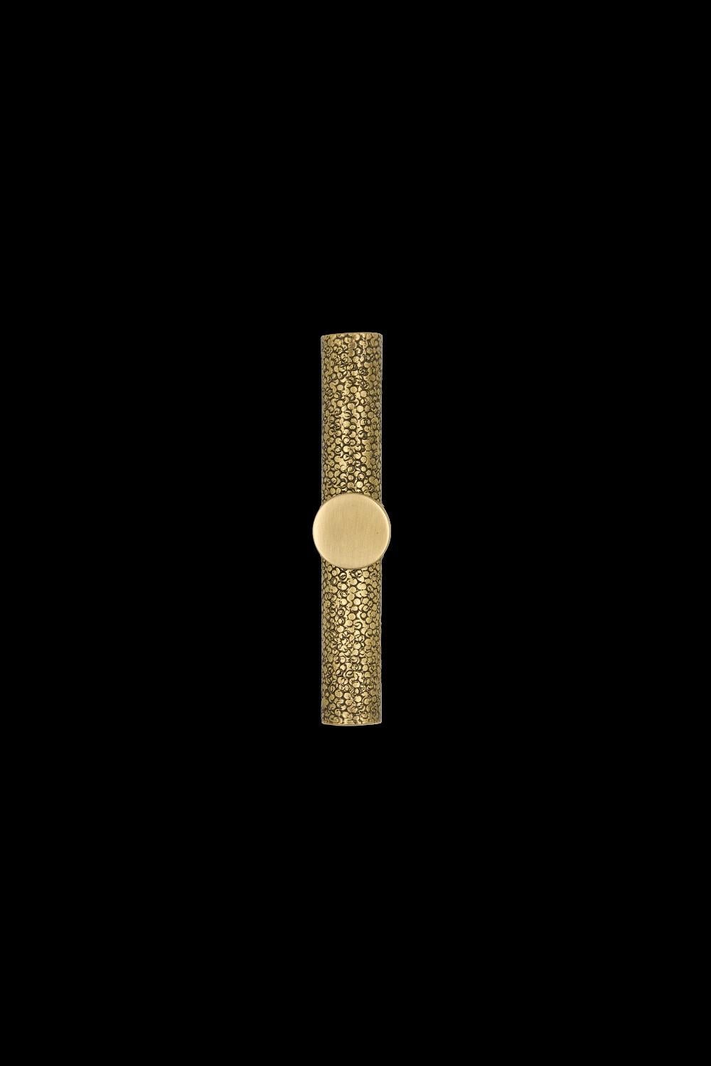 Art Deco brass drawer pull – hammered shagreen-effect brass, 8 cm In New Condition For Sale In Marrakech, MA