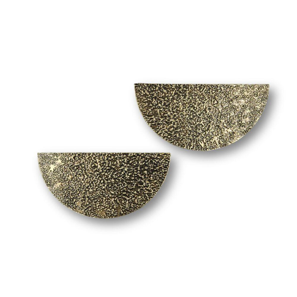 Organico moderno Cabinet pull in aged brass : Semi-round shape, Ø 12 cm  Pitted texture in vendita