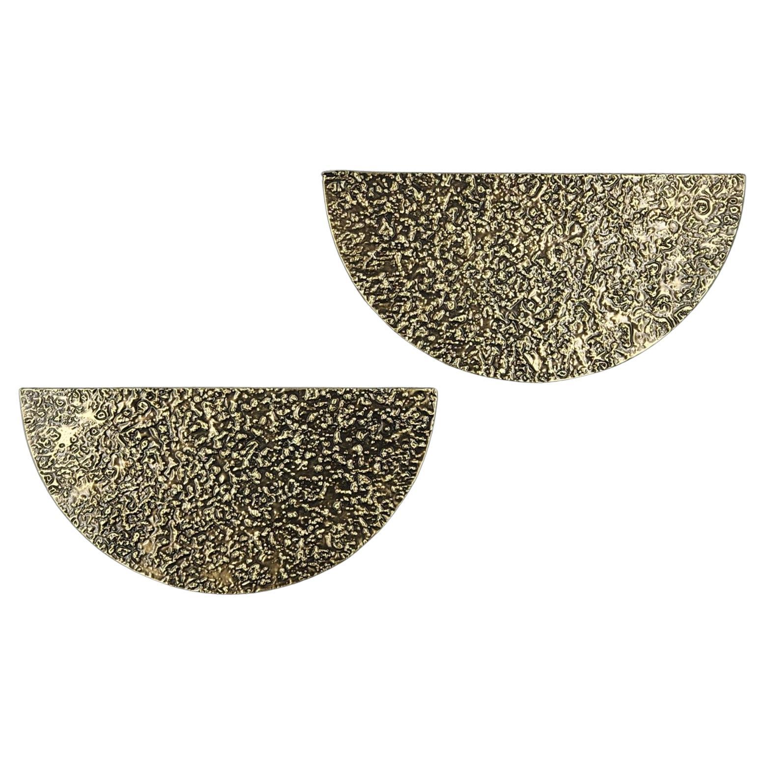 Cabinet pull in aged brass : Semi-round shape, Ø 12 cm  Pitted texture in vendita