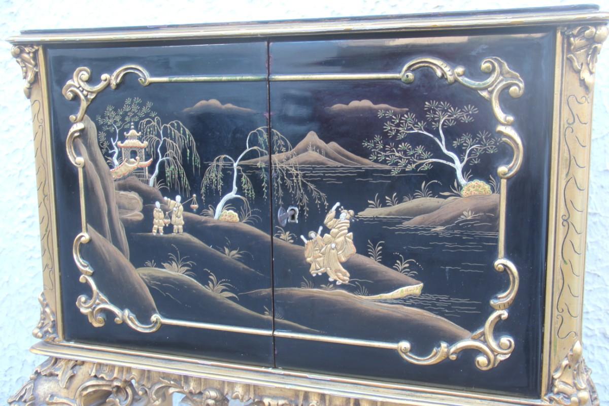 Cabinet Rococo Black and Gold Italian Mid-Century Modern Chinese Lacquer Scenes For Sale 3