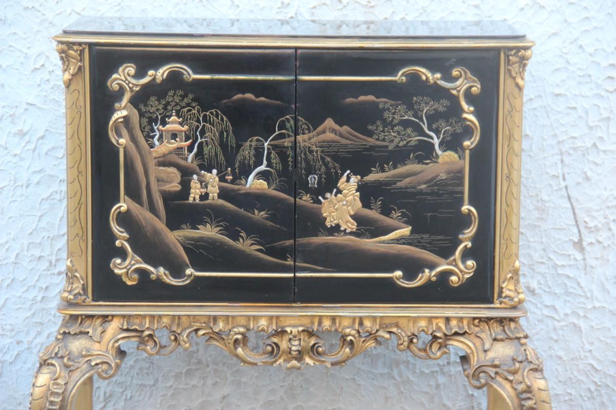 Cabinet Rococo Black and Gold Italian Mid-Century Modern Chinese Lacquer Scenes For Sale 7