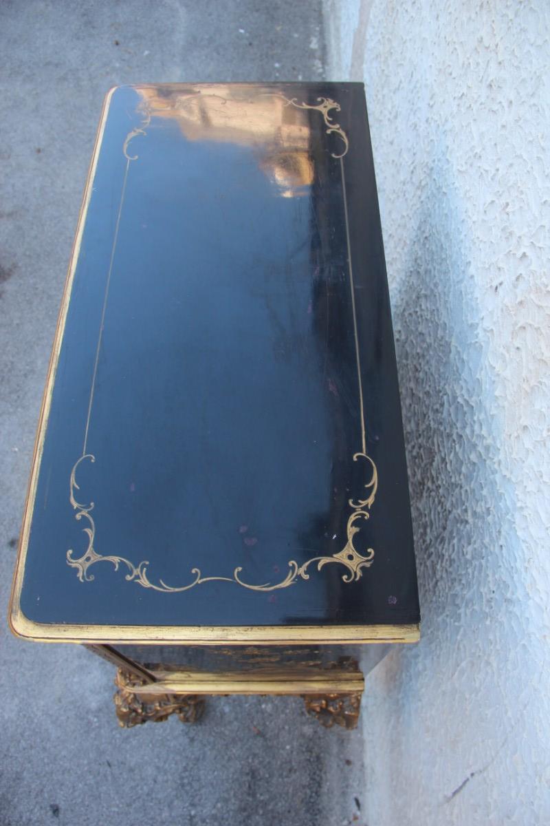 Cabinet Rococo Black and Gold Italian Mid-Century Modern Chinese Lacquer Scenes In Good Condition For Sale In Palermo, Sicily