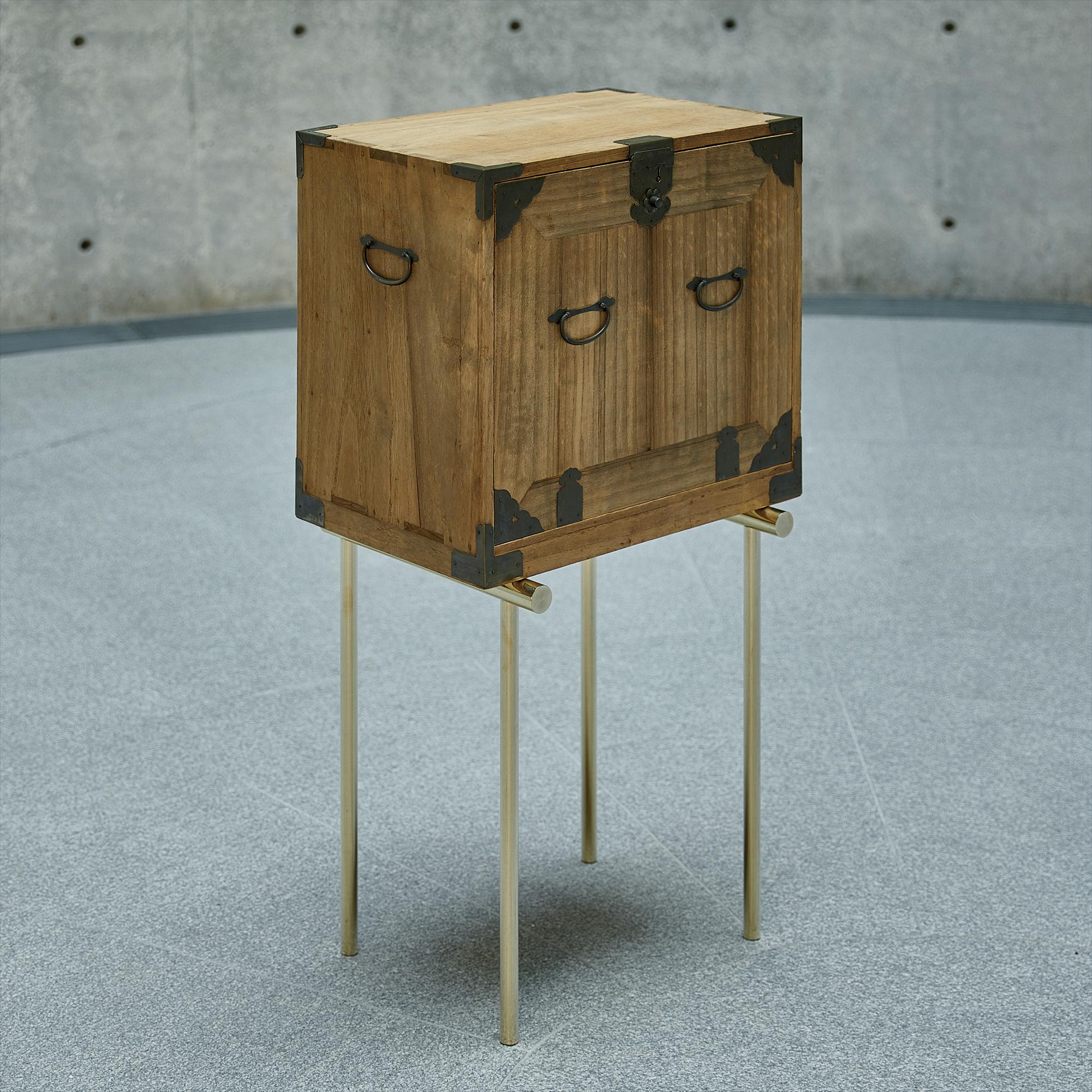 Cabinet by Ryosuke Harashima.
Name: Casa Do Walk
Collection: STILLIFE

A chest for ship with a key door.
With four legs that imitate a stilt building structure, it looks like a house that going to walk.

STILLIFE
STILLIFE is not to redesign